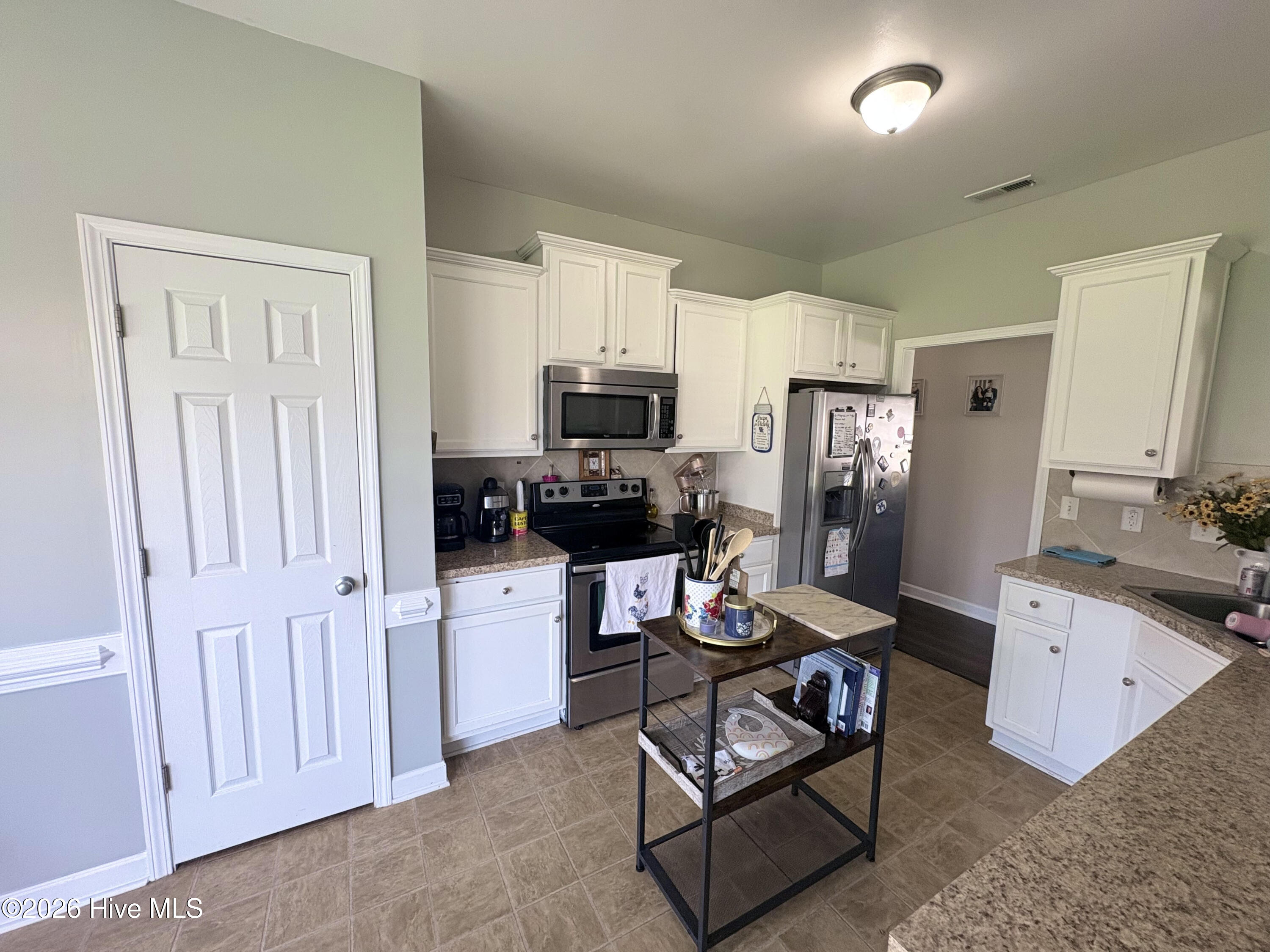 100568227 | Photo 21