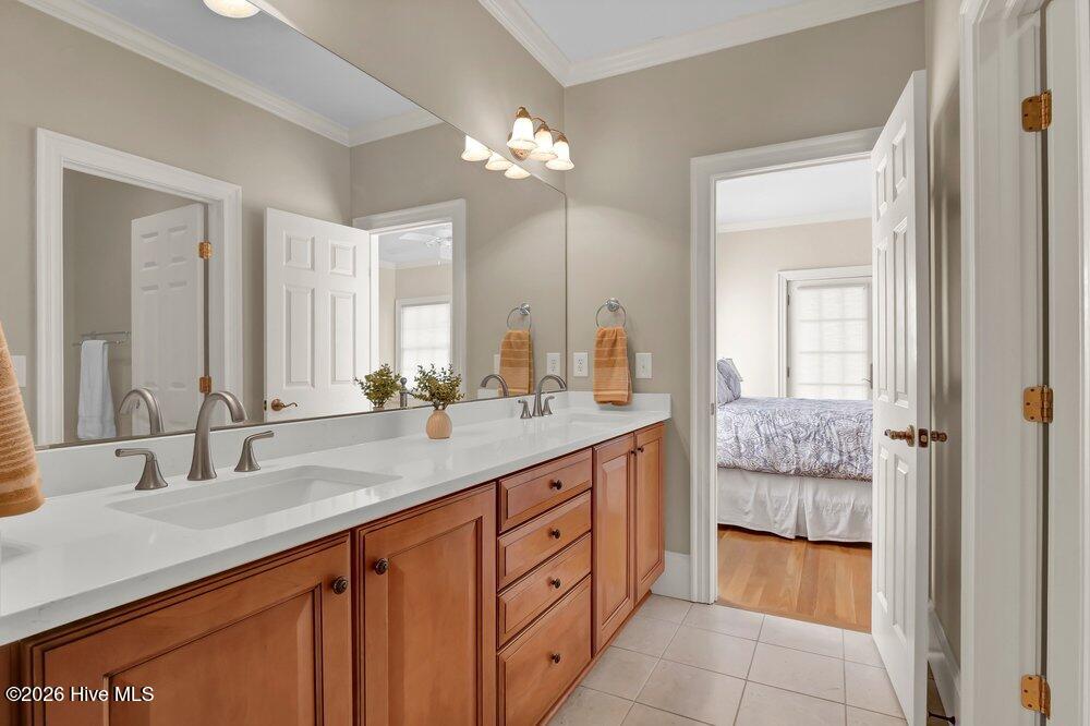 100555376 | Photo 46