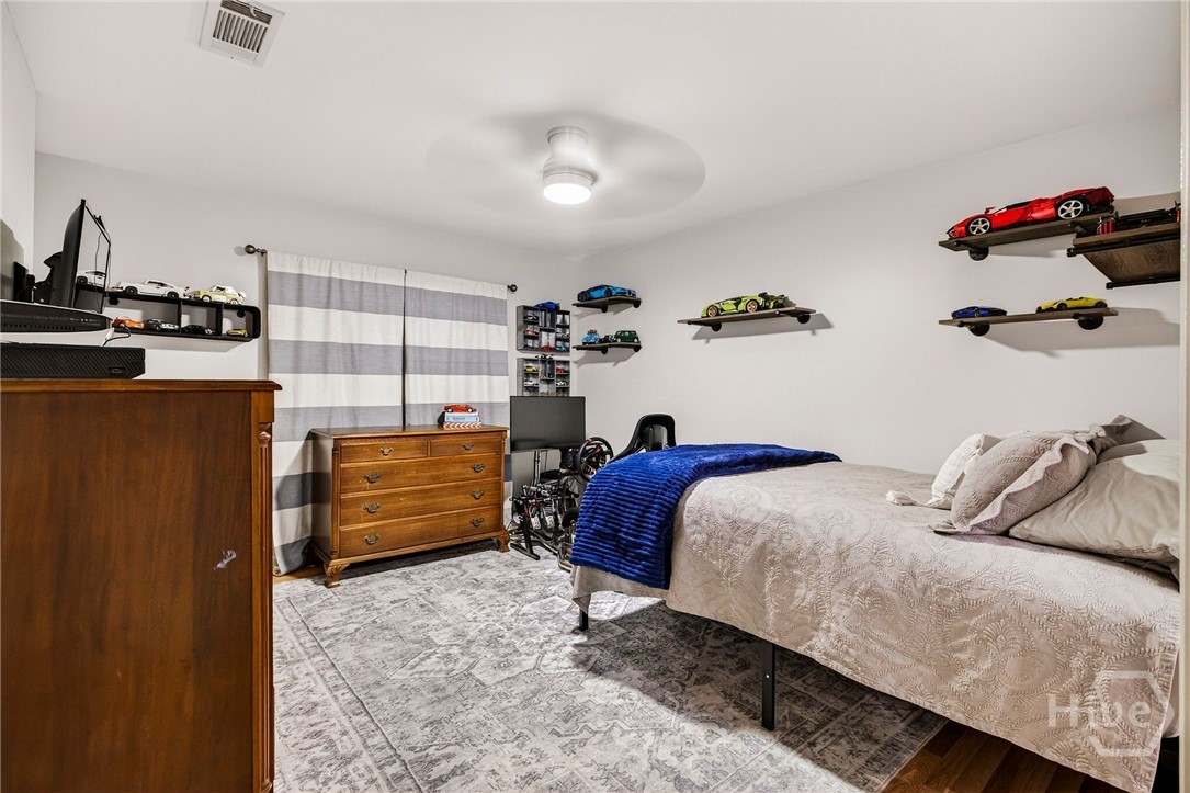 east bedroom ensuite