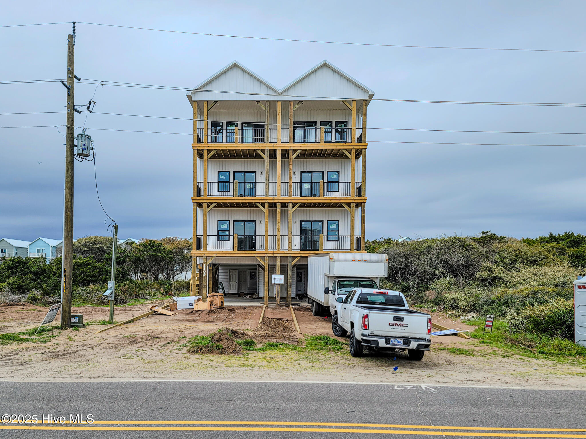 Homes for sale in Surf City, NC | 721 N New River Dr, Surf City, NC 28445 | MLS# 100500384