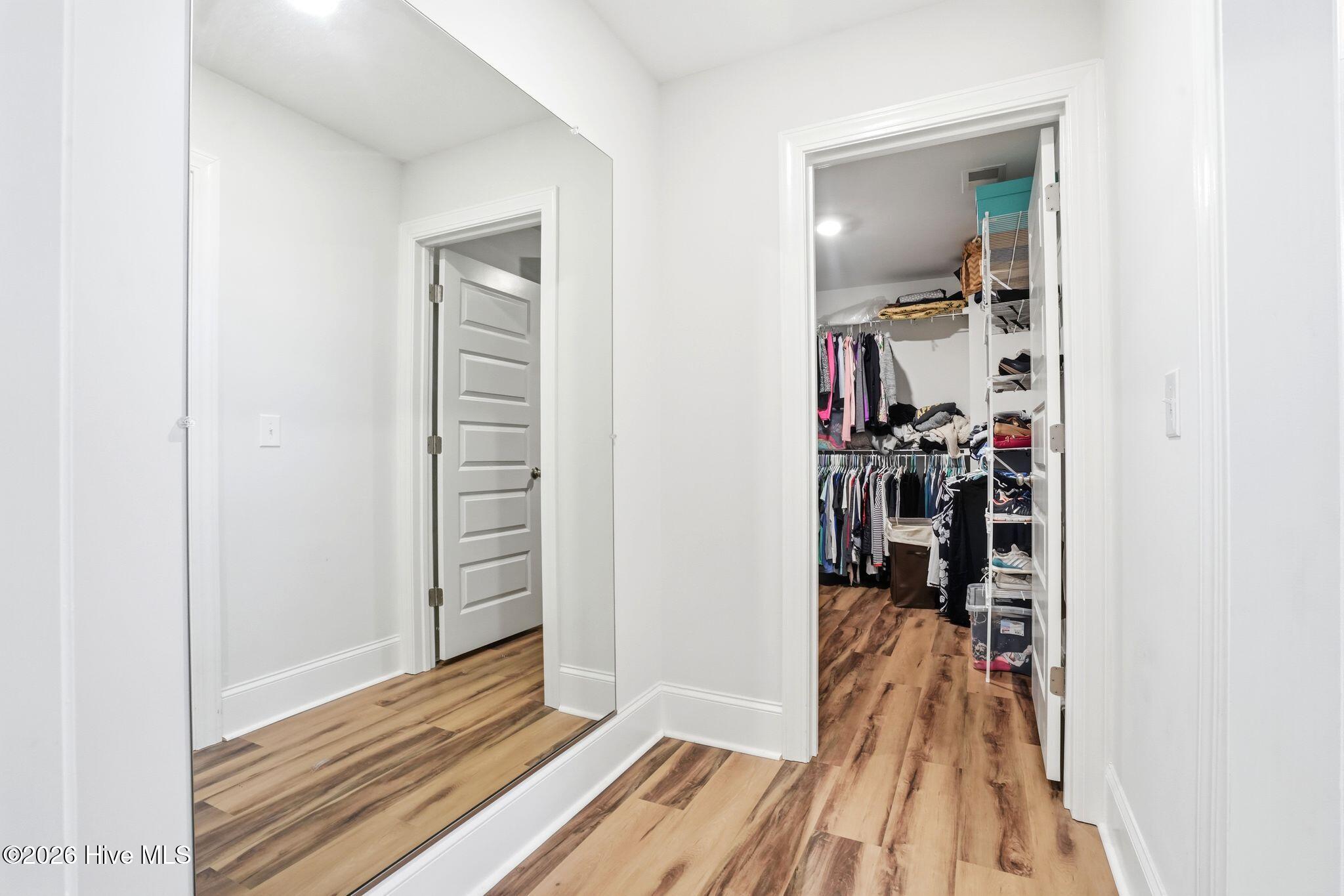 100563287 | Photo 54