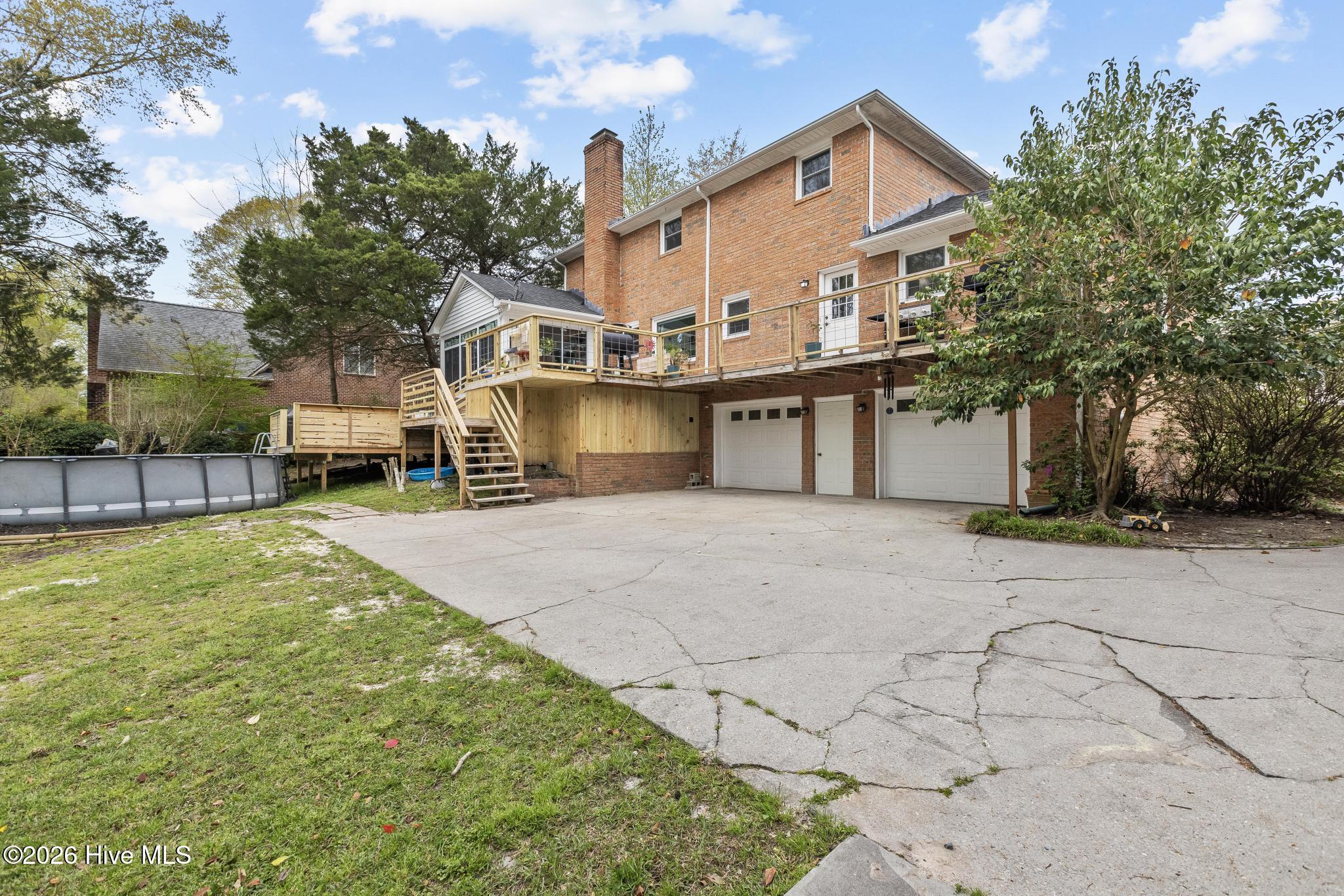 100563926 | Photo 31