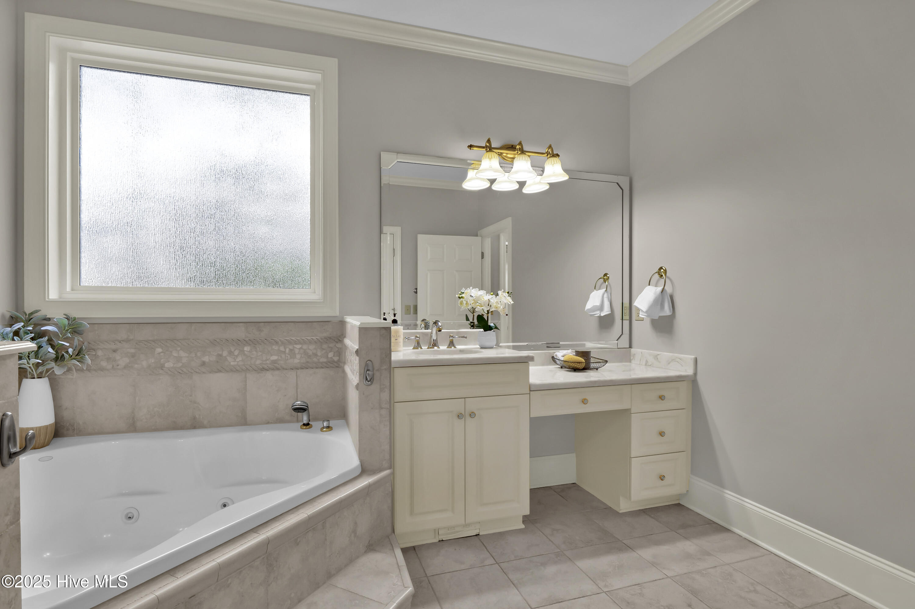 100535642 | Photo 37