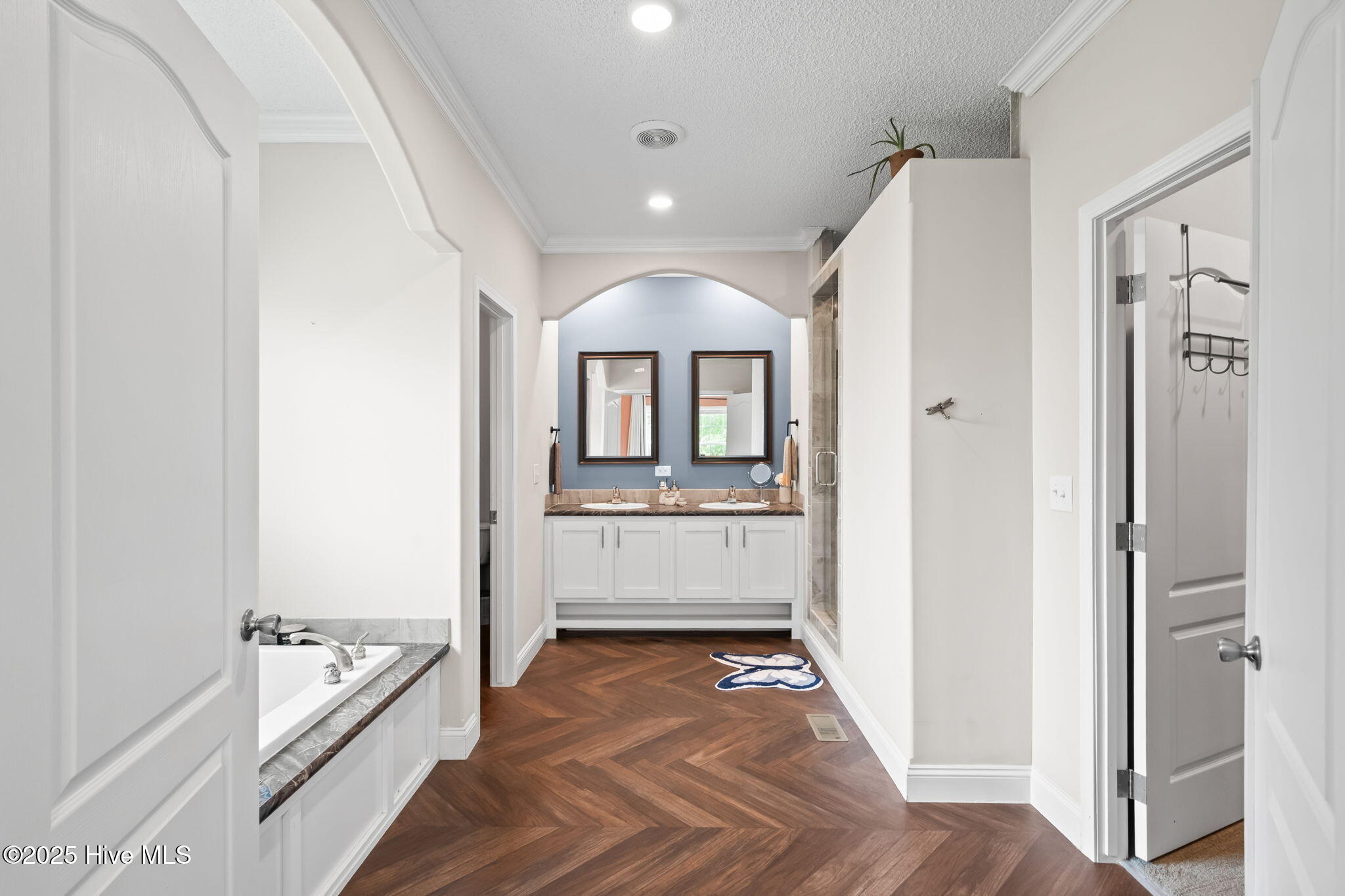 100518984 | Photo 13