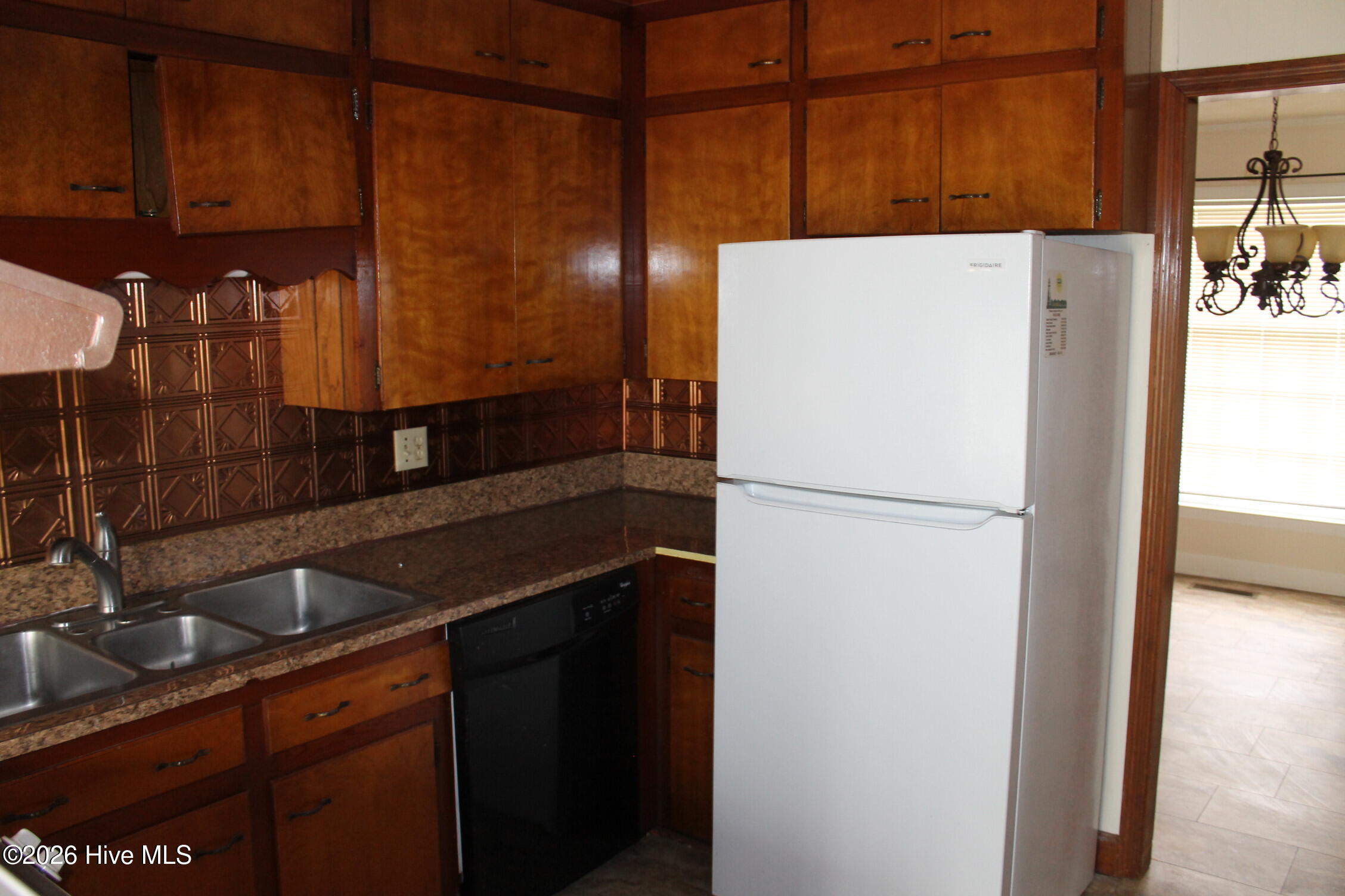 100565627 | Photo 30