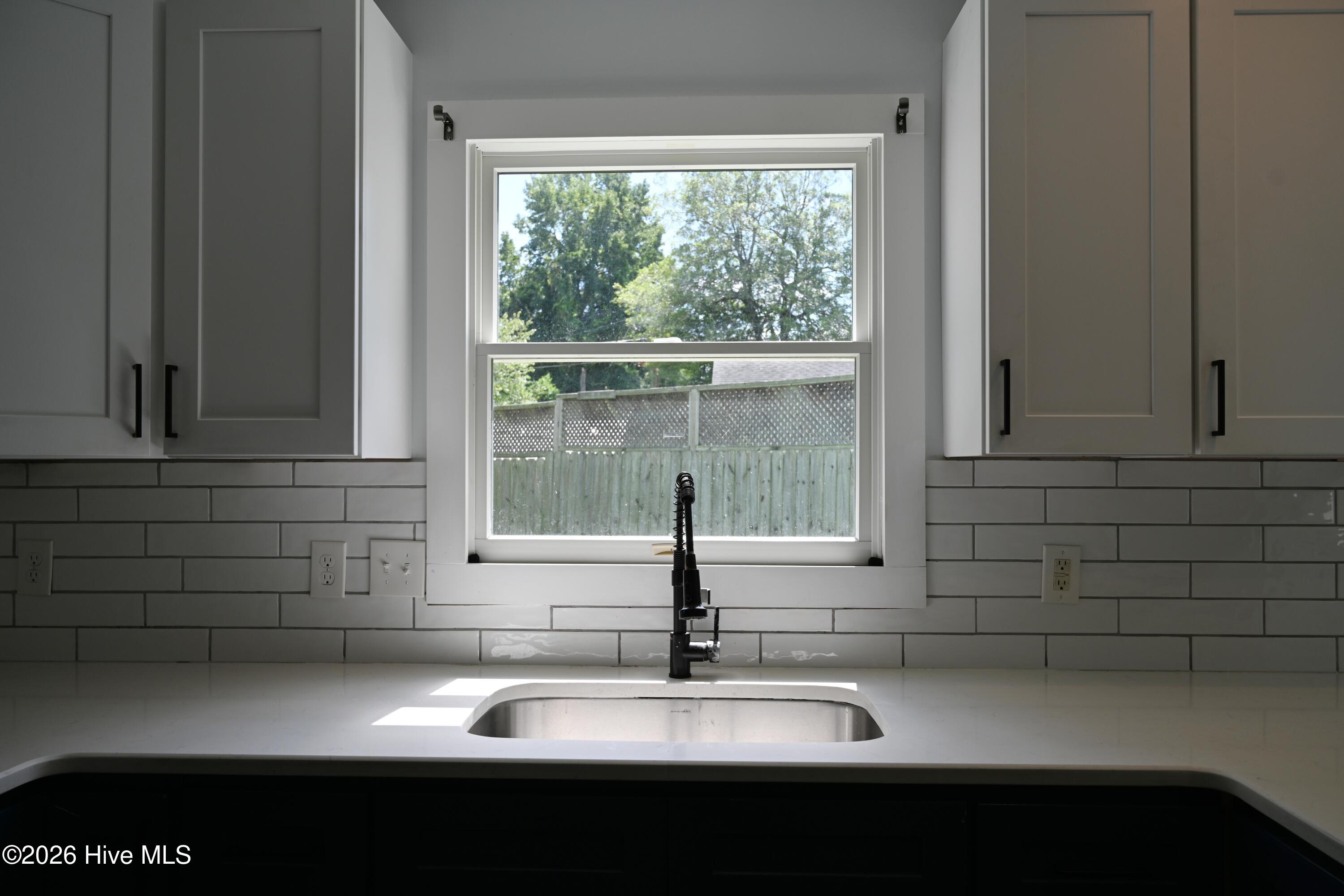 100570662 | Photo 52