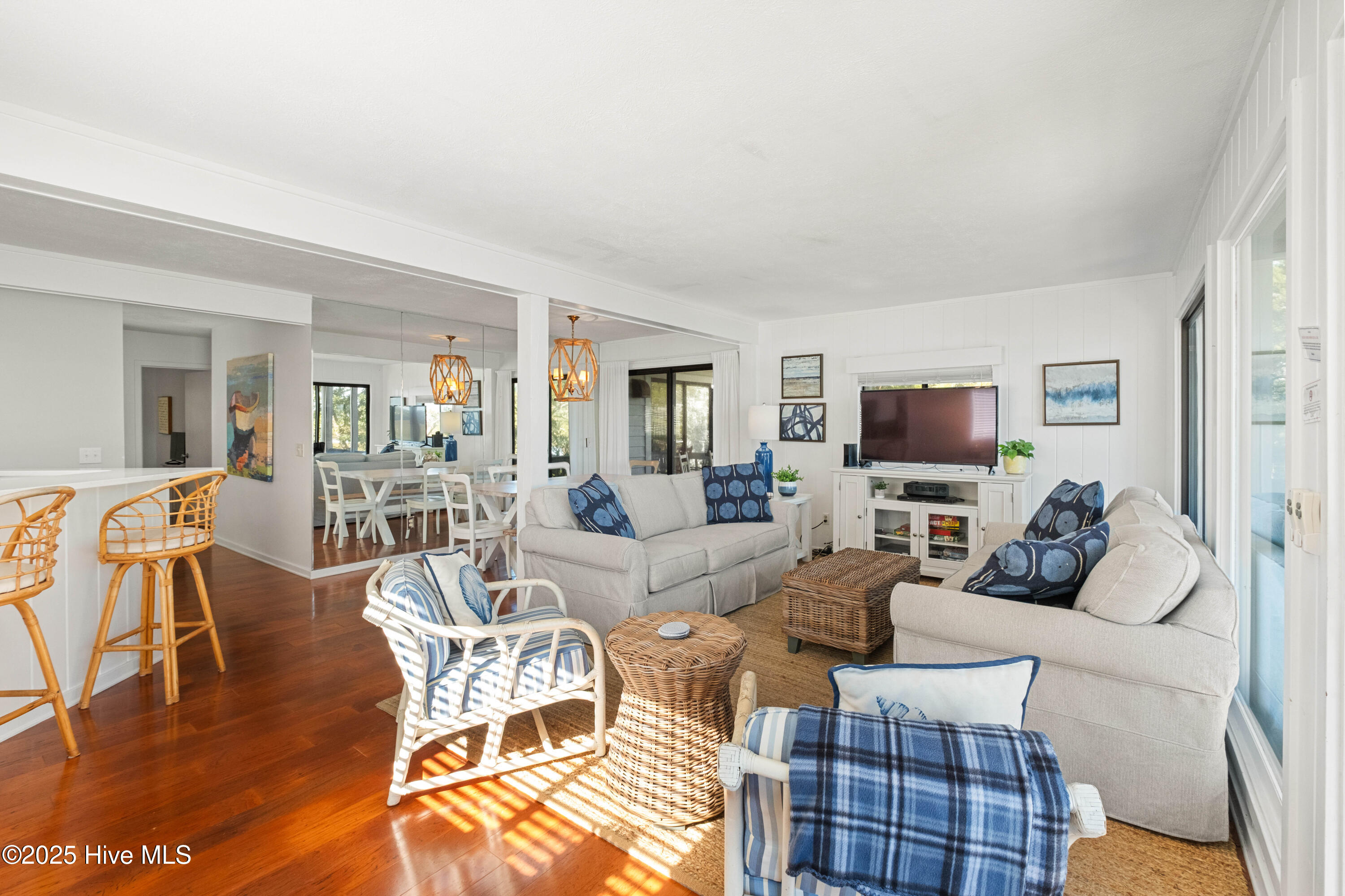 100540303 | Photo 15