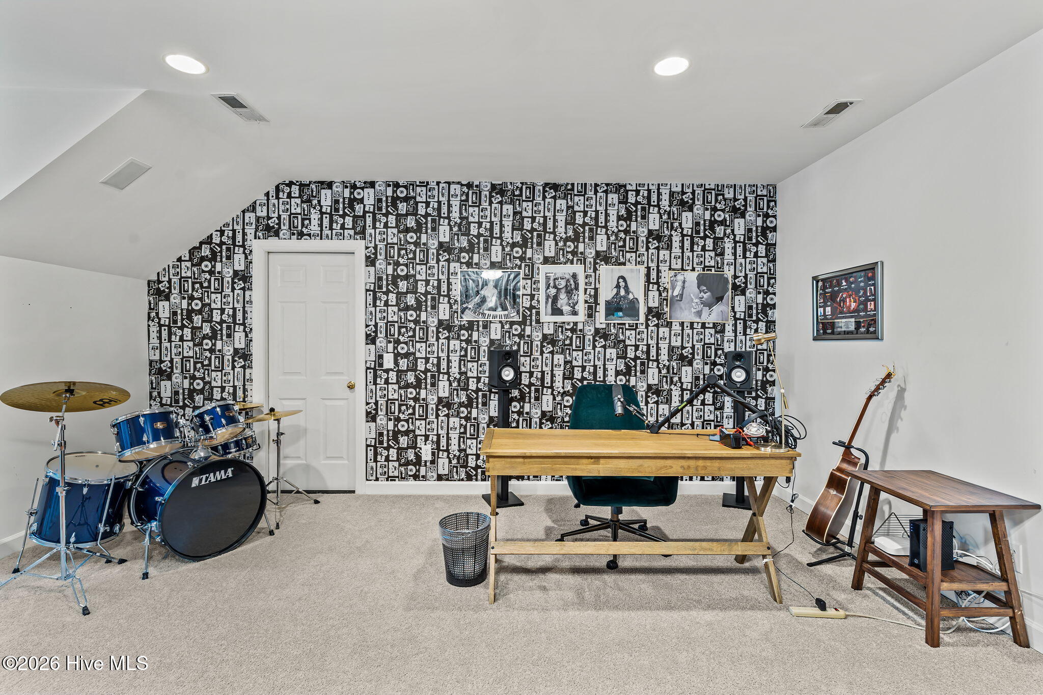 100556874 | Photo 53