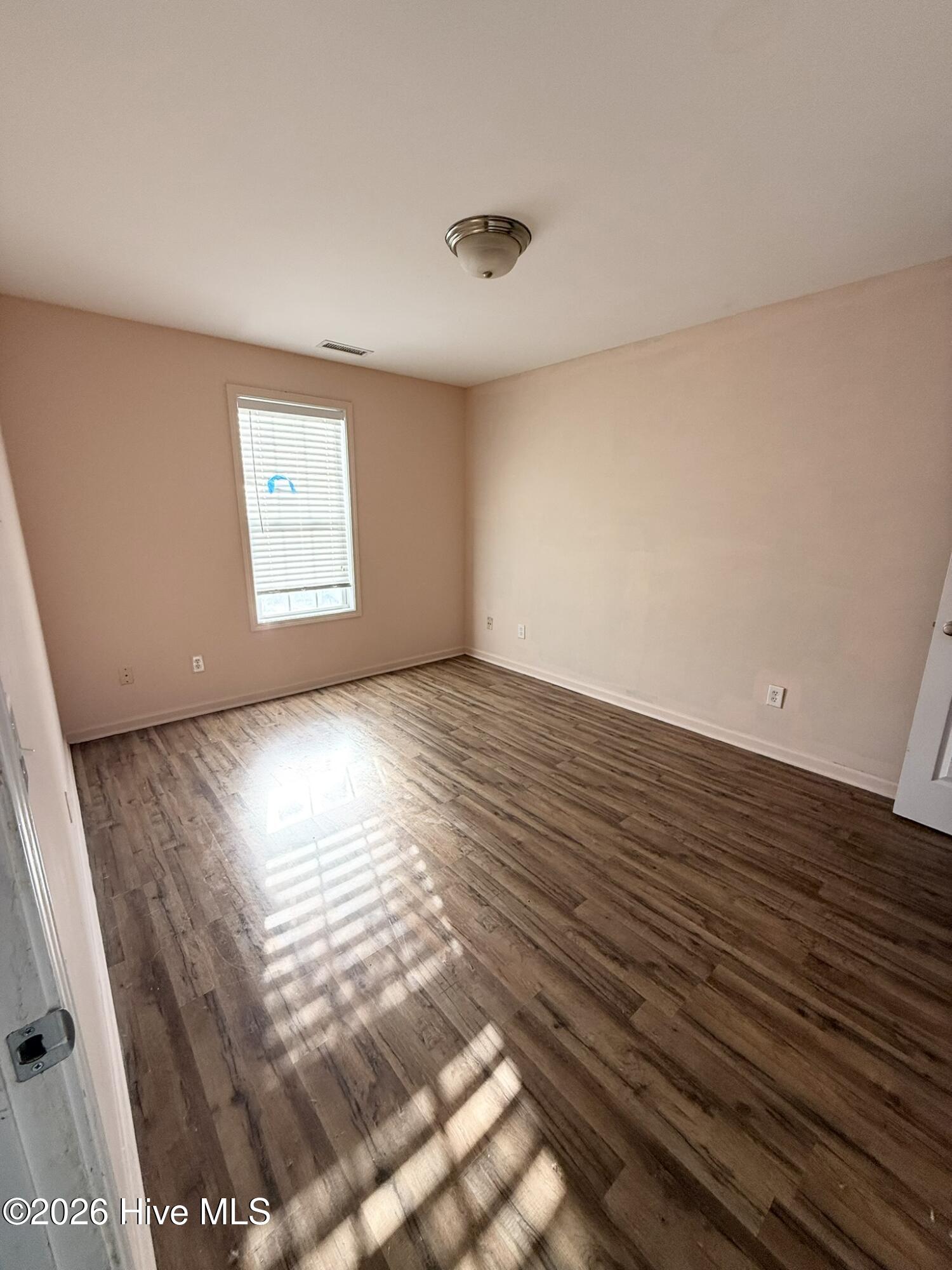 100547385 | Photo 19