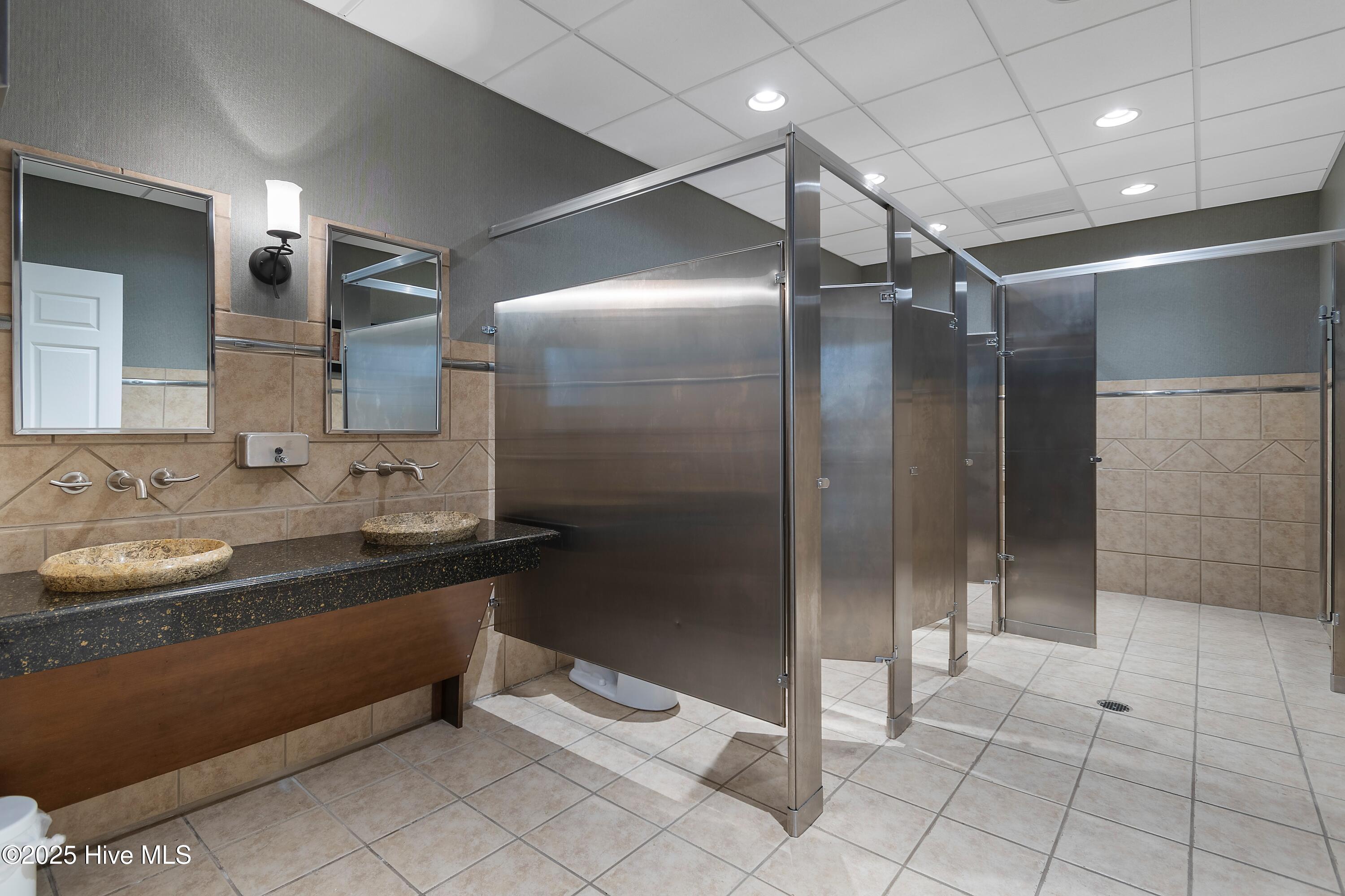 100491717 | Photo 73