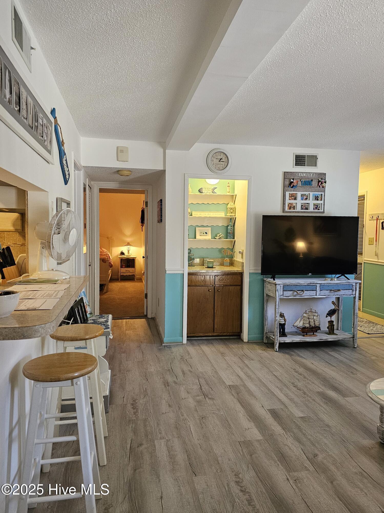 100537218 | Photo 18