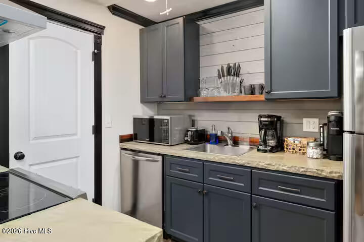 100562028 | Photo 28