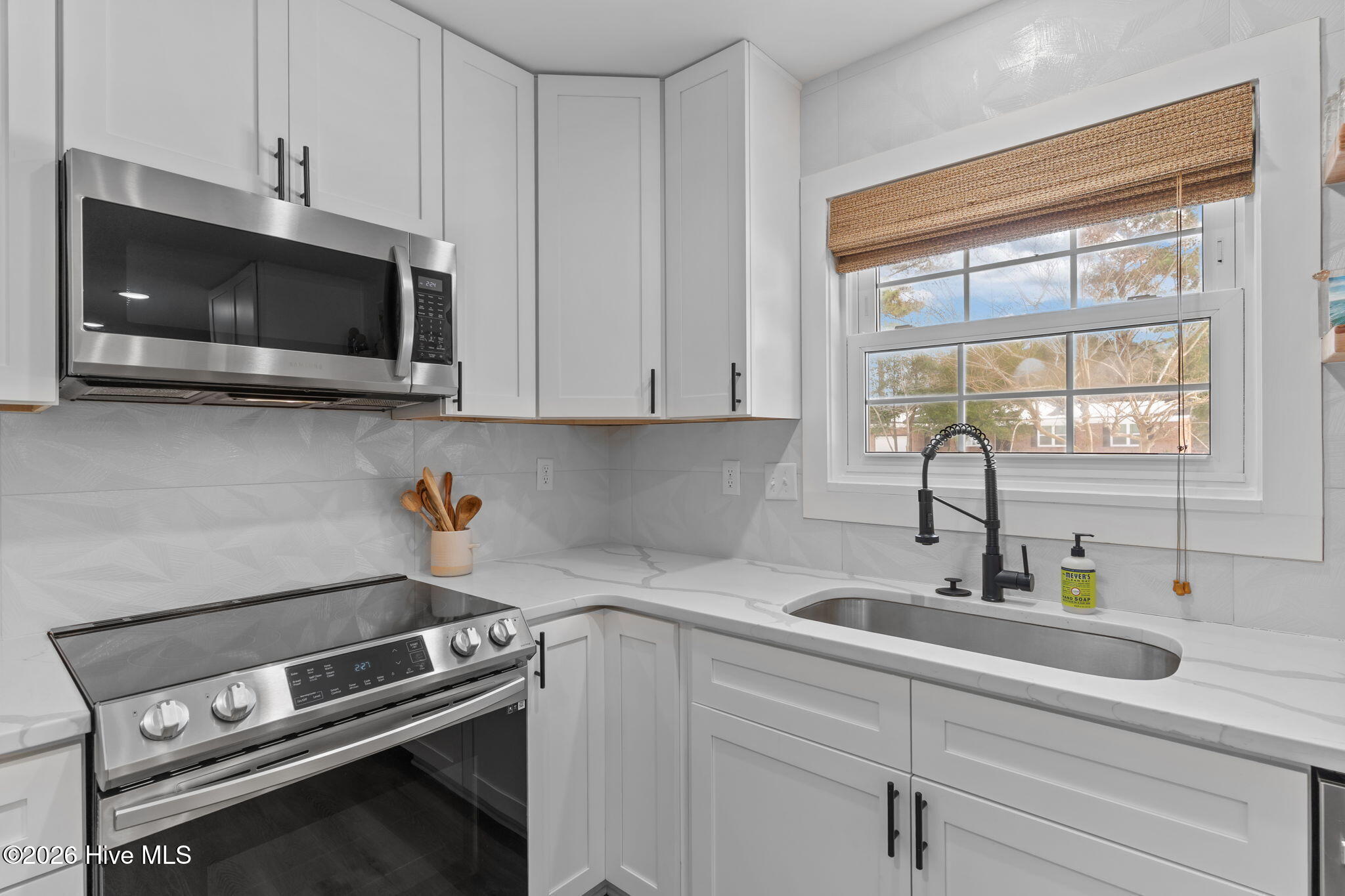 100552311 | Photo 10