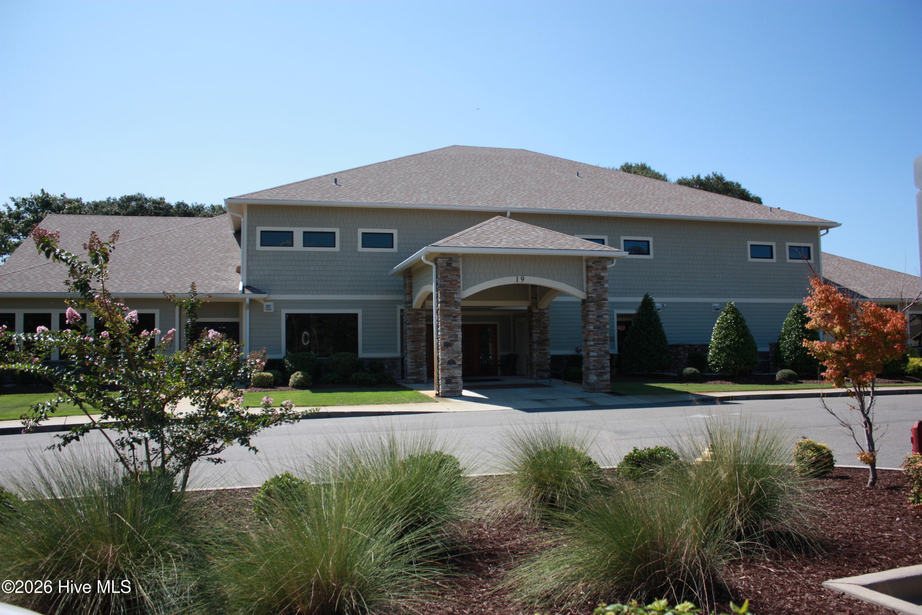 100567872 | Photo 53