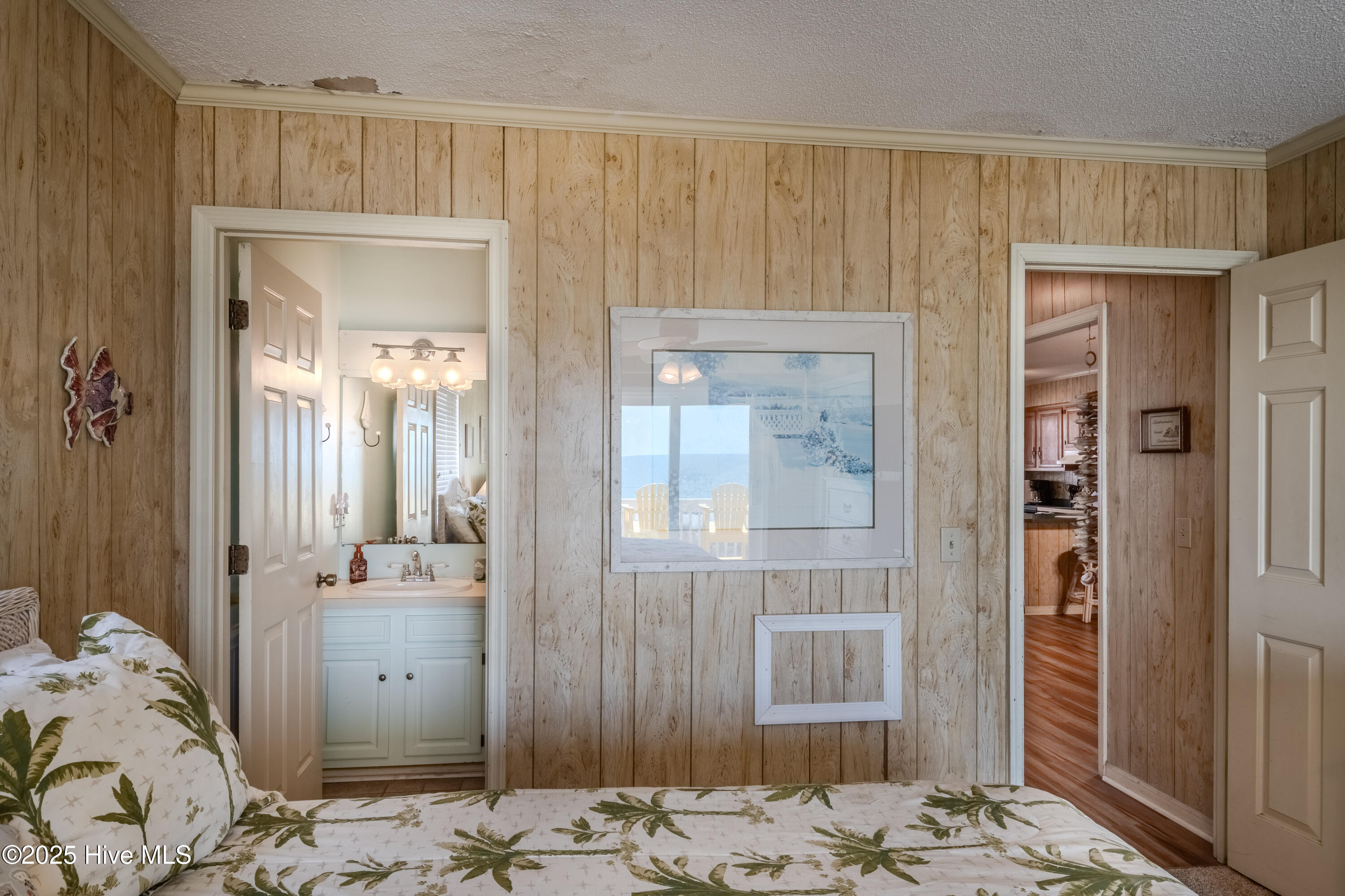 100491767 | Photo 12