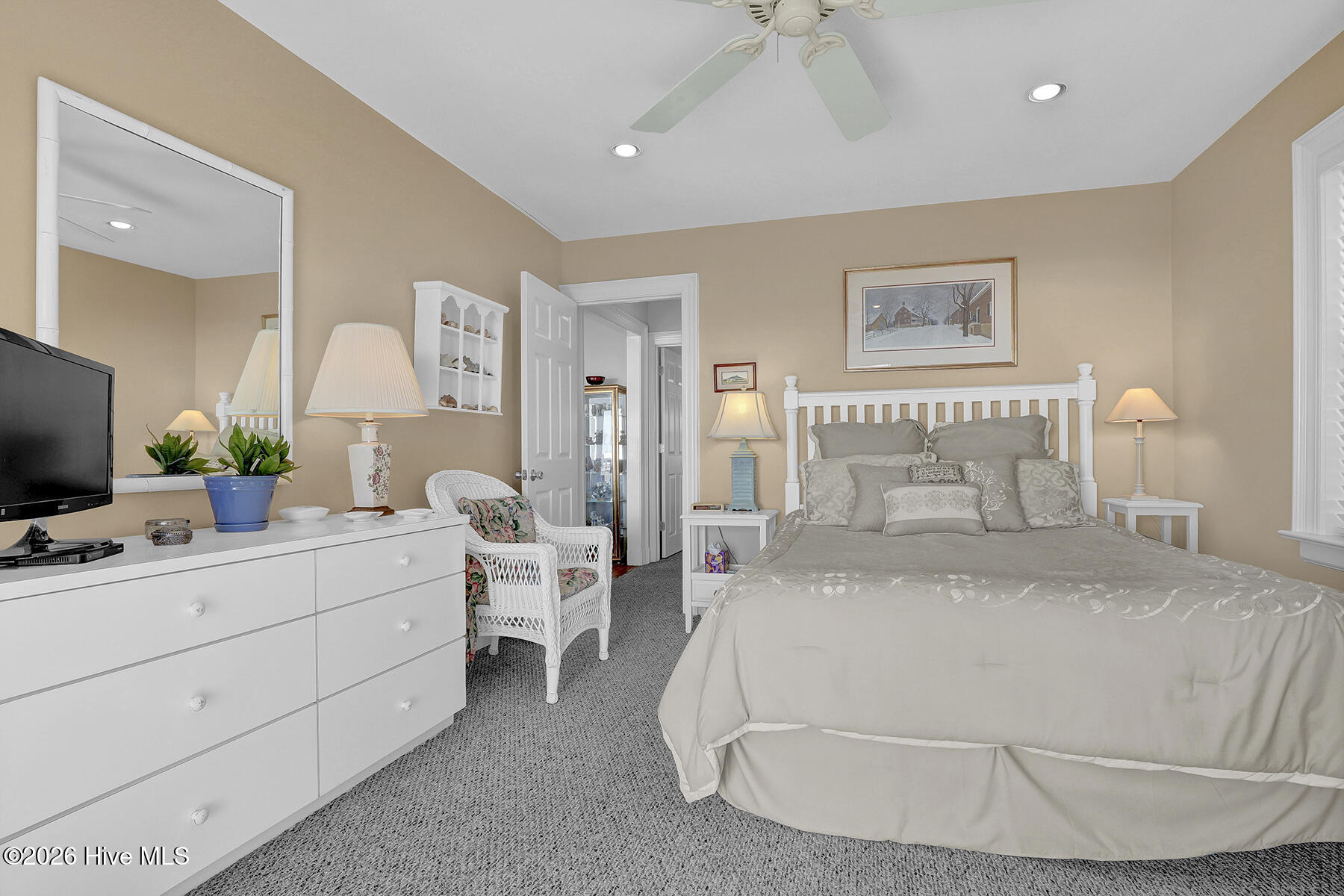 100548682 | Photo 24