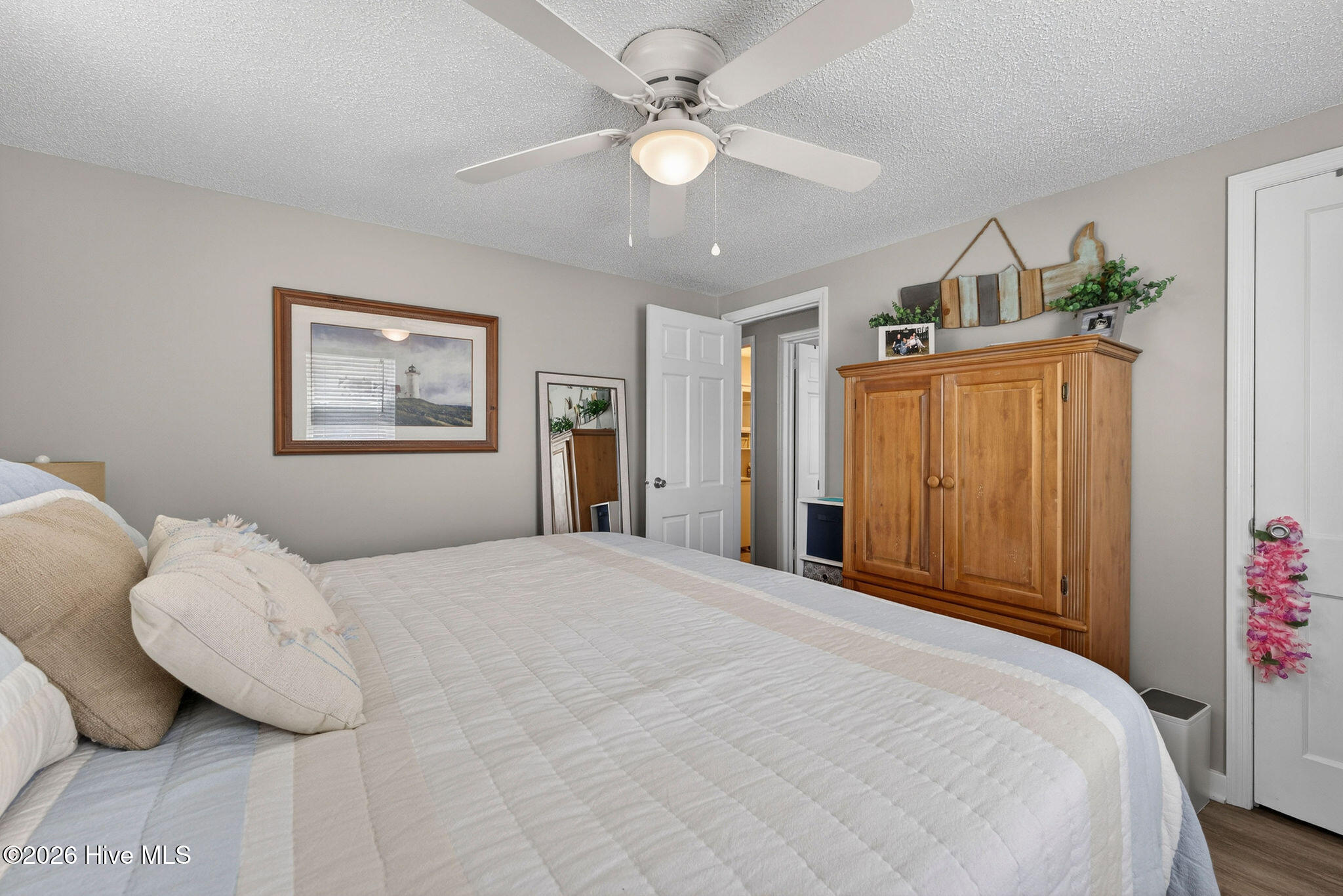 100570164 | Photo 29