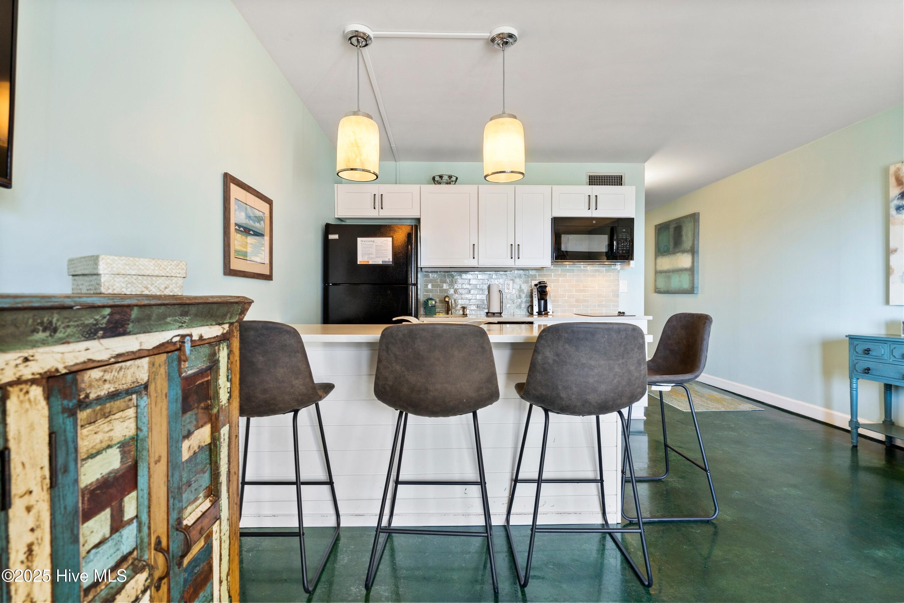 100530204 | Photo 11