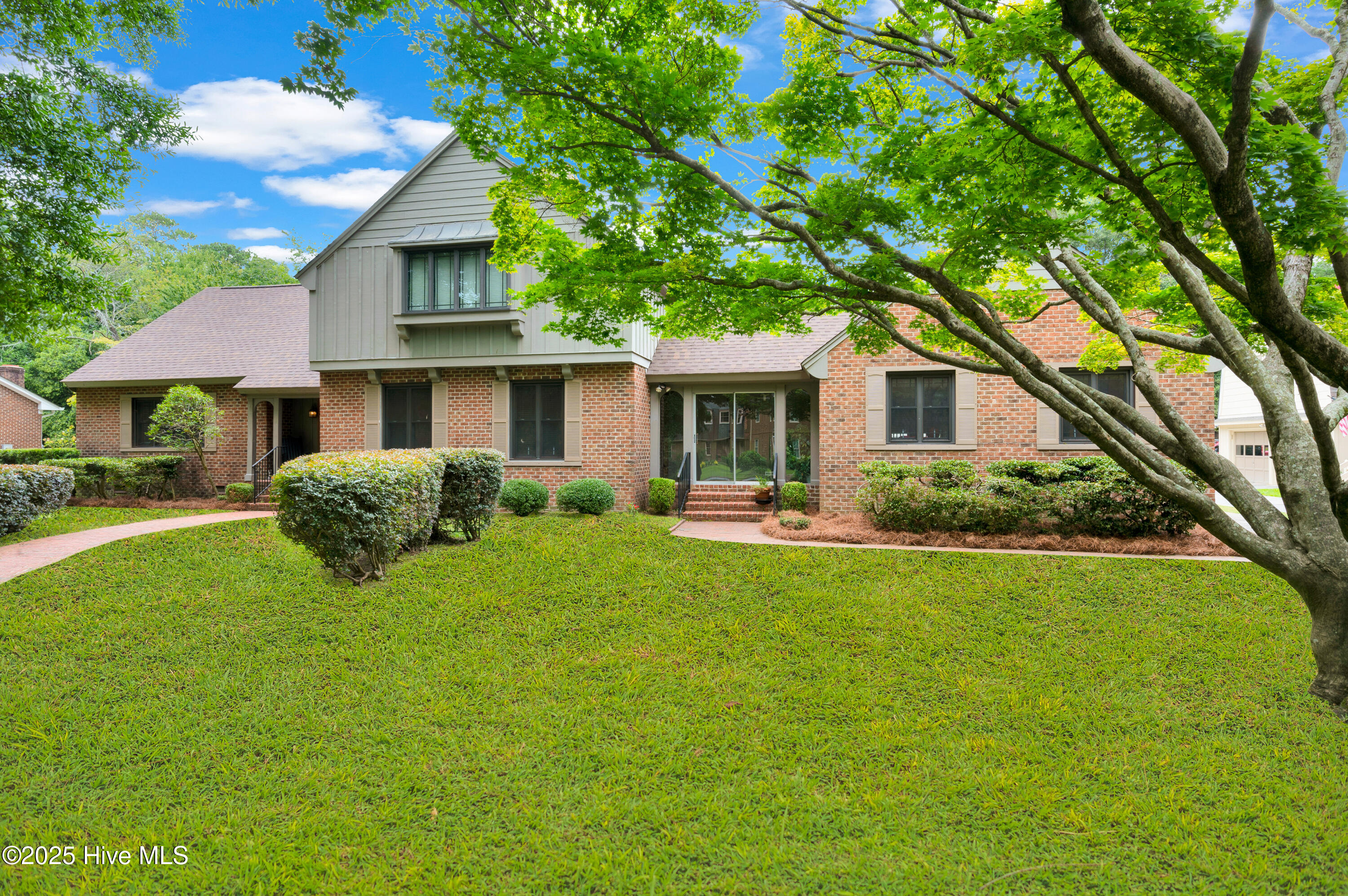 Homes for sale in Greenville, NC | 204 Williamsburg Dr, Greenville, NC 27858 | MLS# 100523869