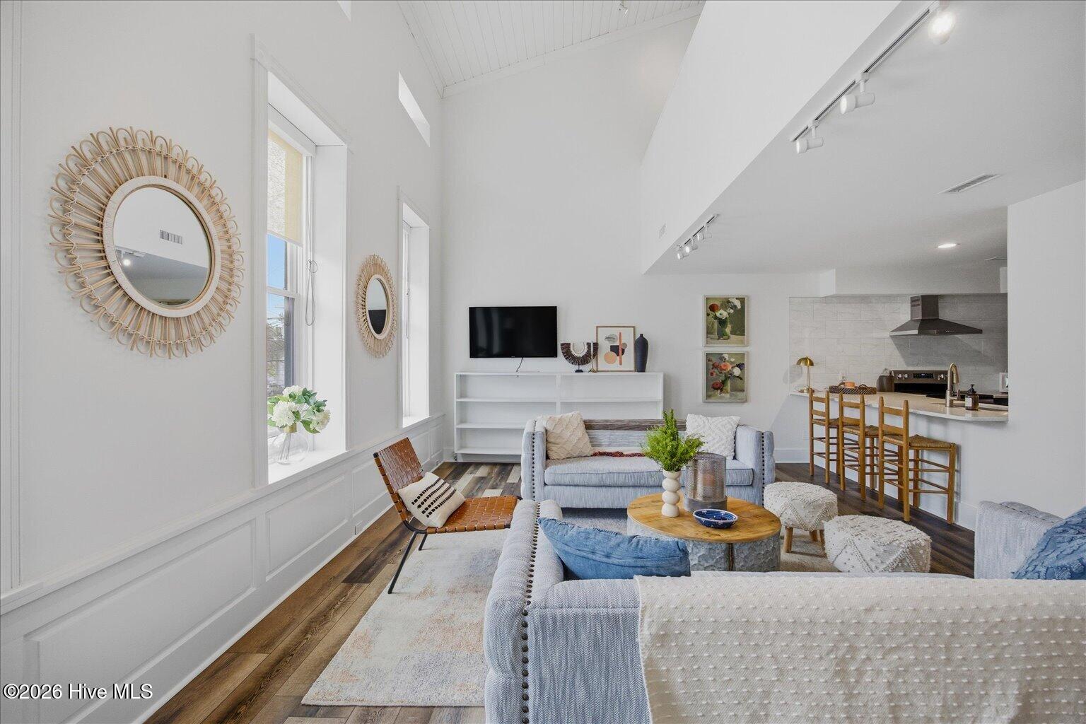 100559467 | Photo 11