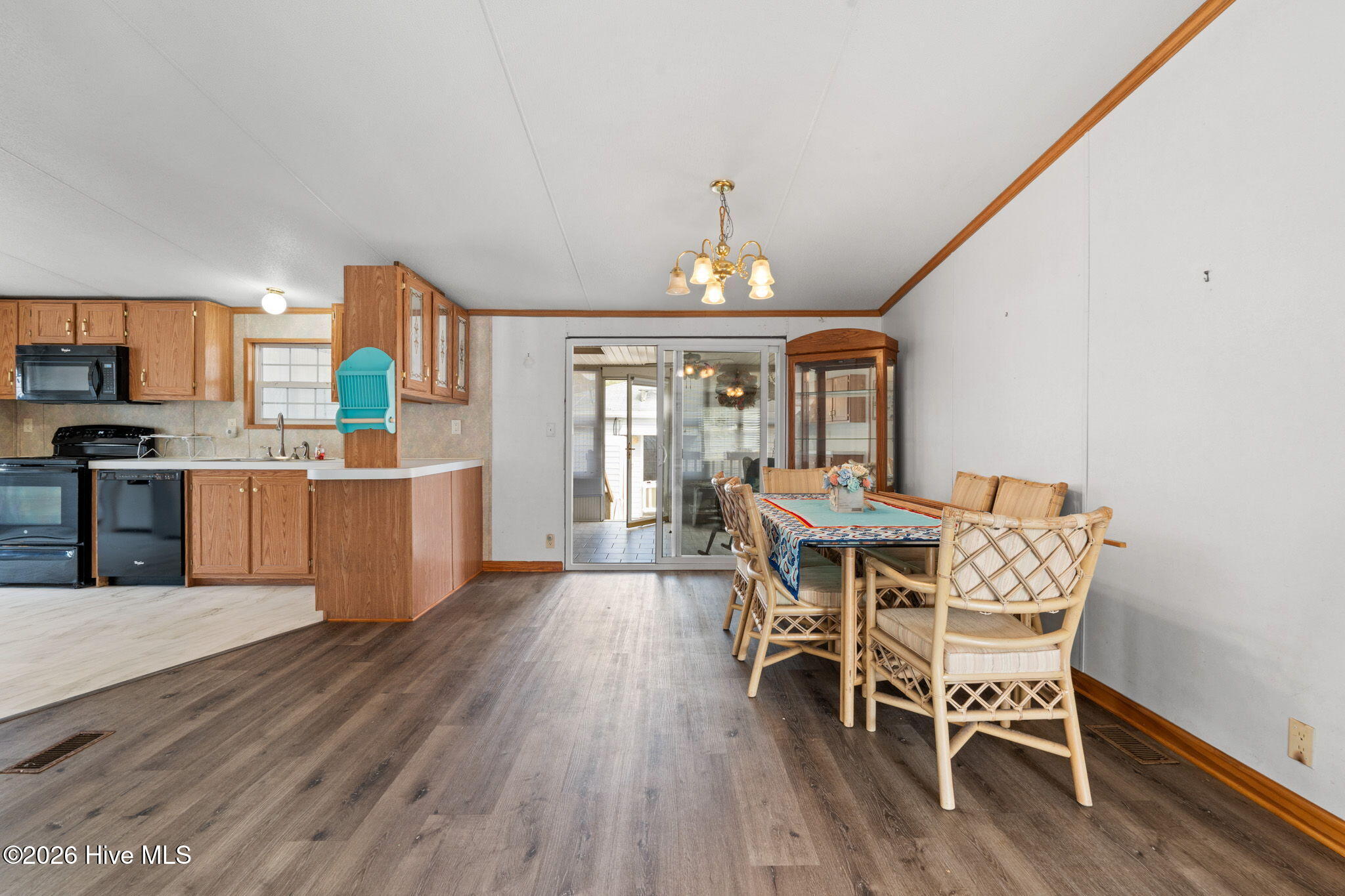 100564701 | Photo 19