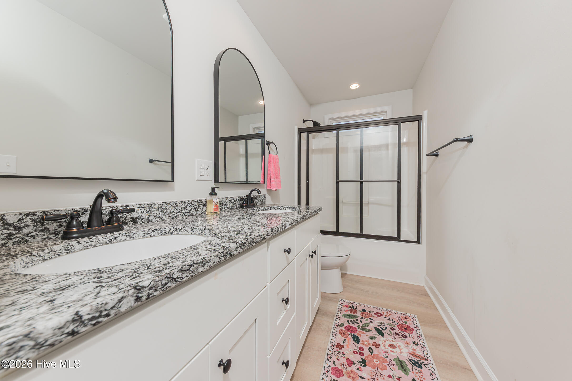 100551491 | Photo 28