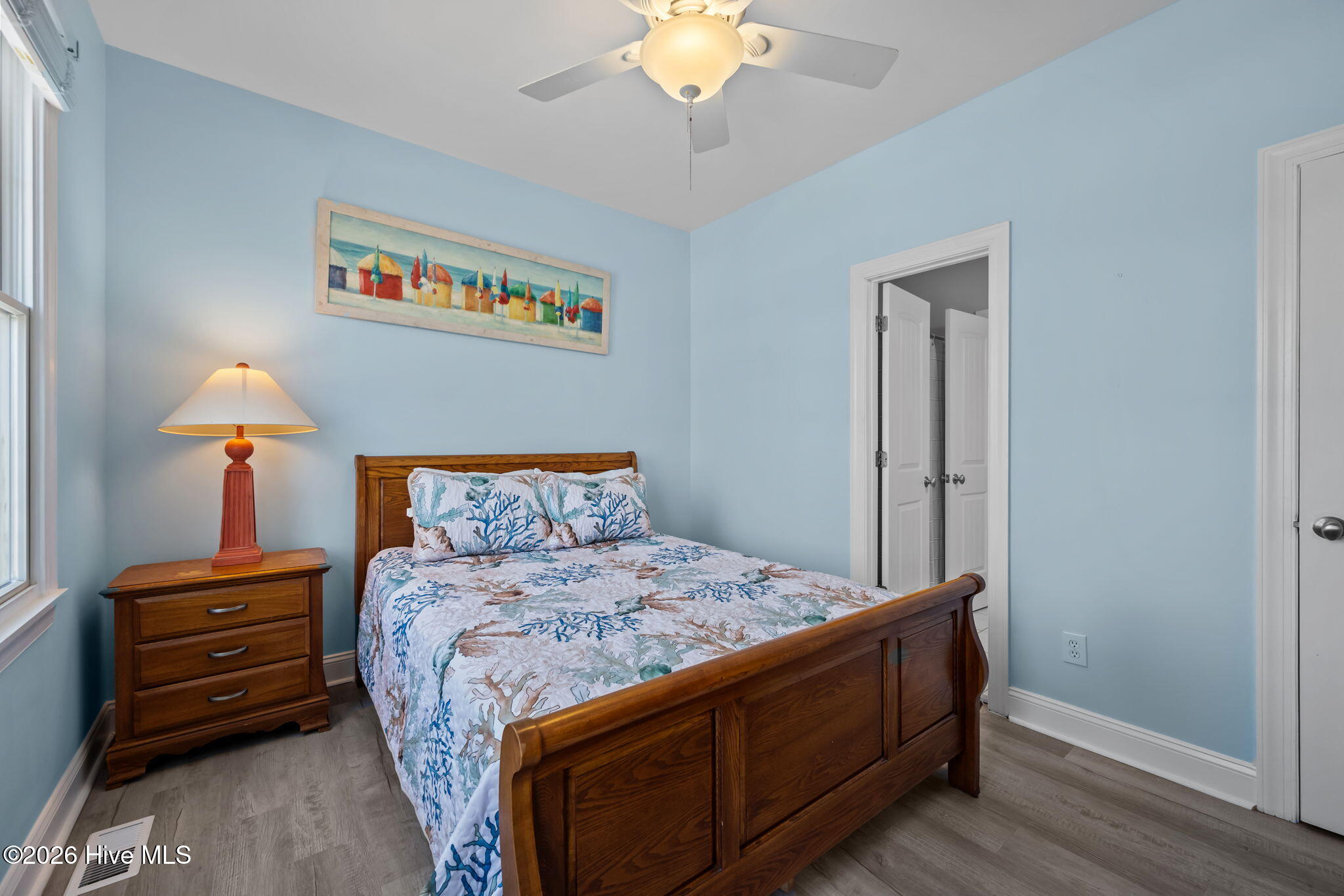 100570241 | Photo 53