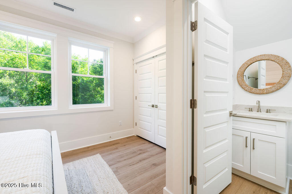 100564939 | Photo 27