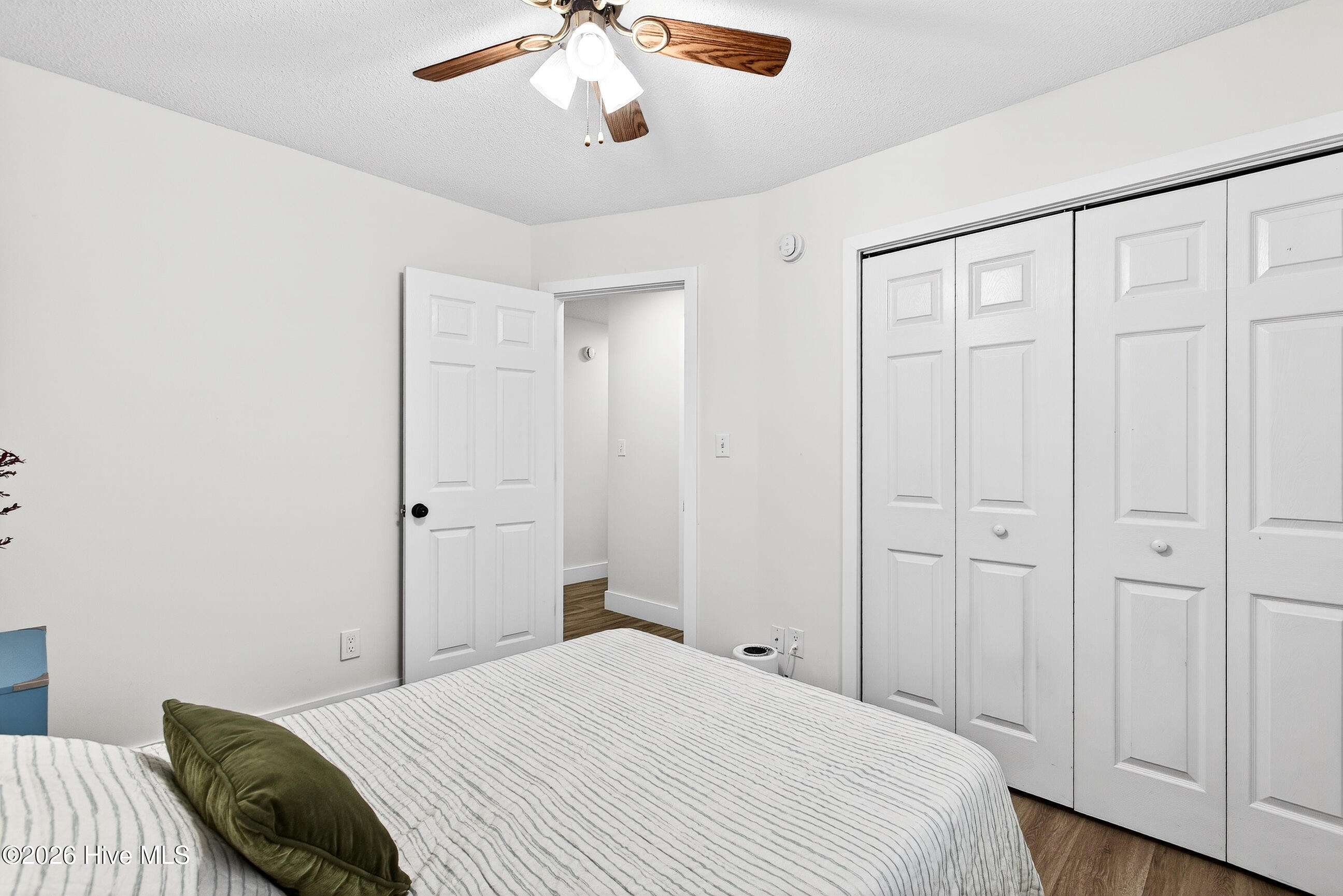 100548715 | Photo 18