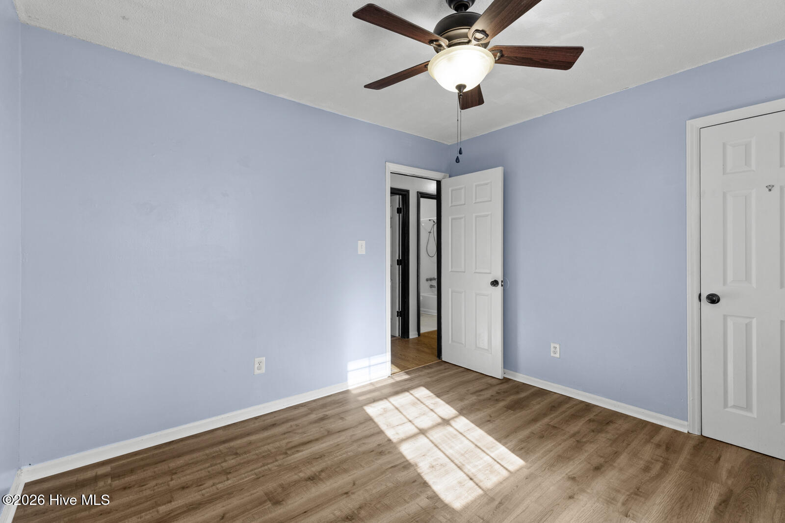 100564330 | Photo 14