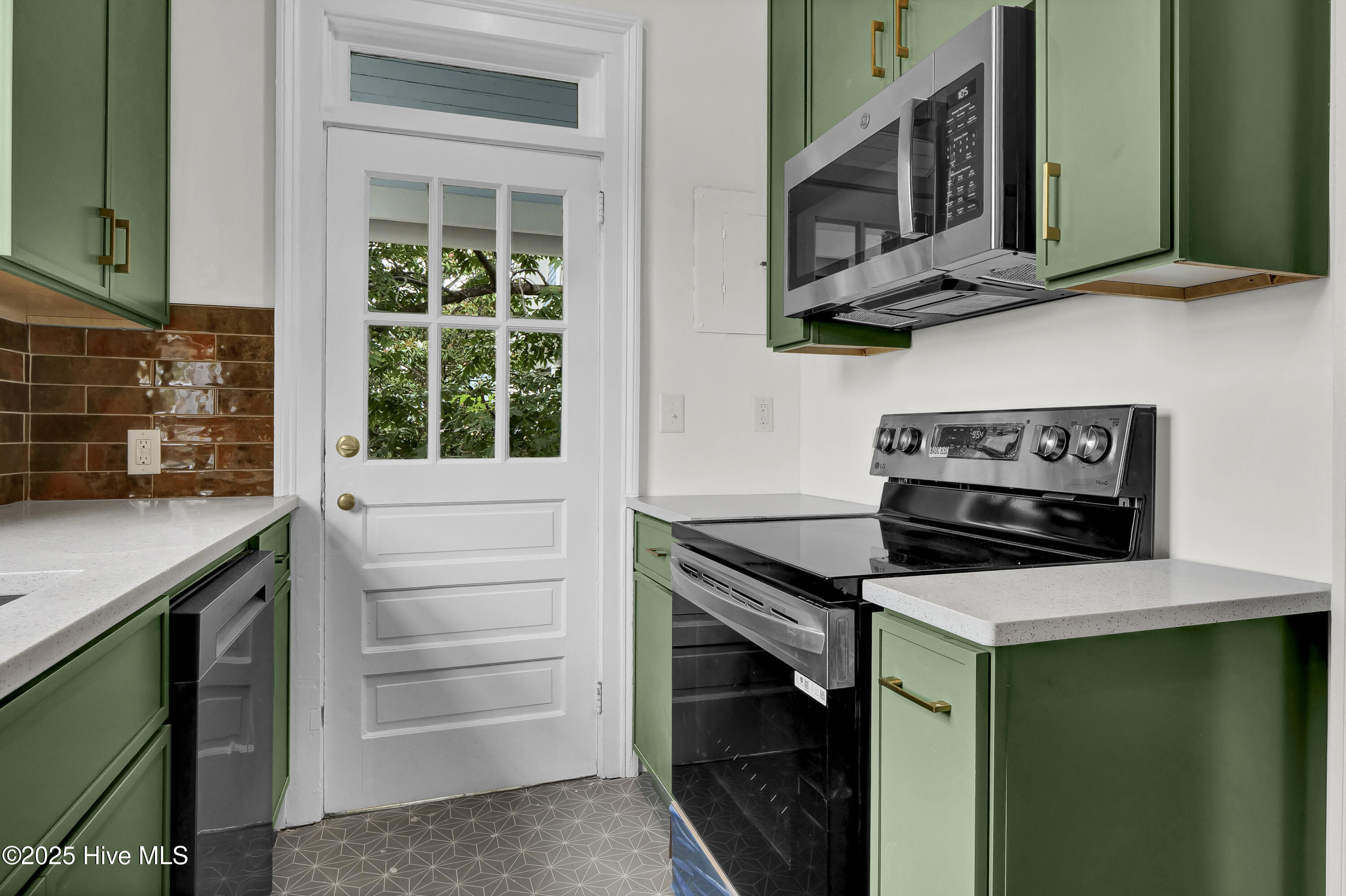 100529897 | Photo 13