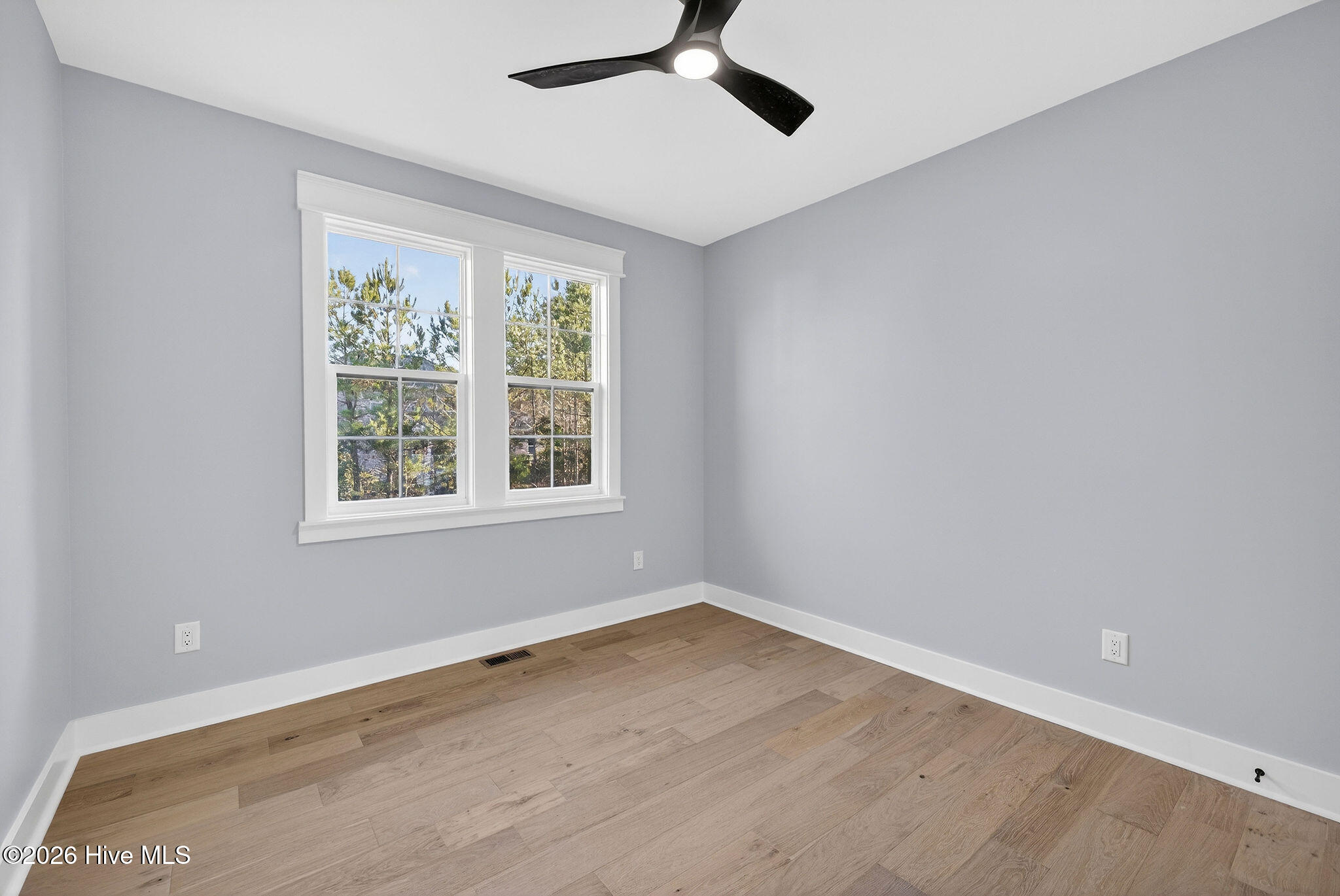 100548792 | Photo 45