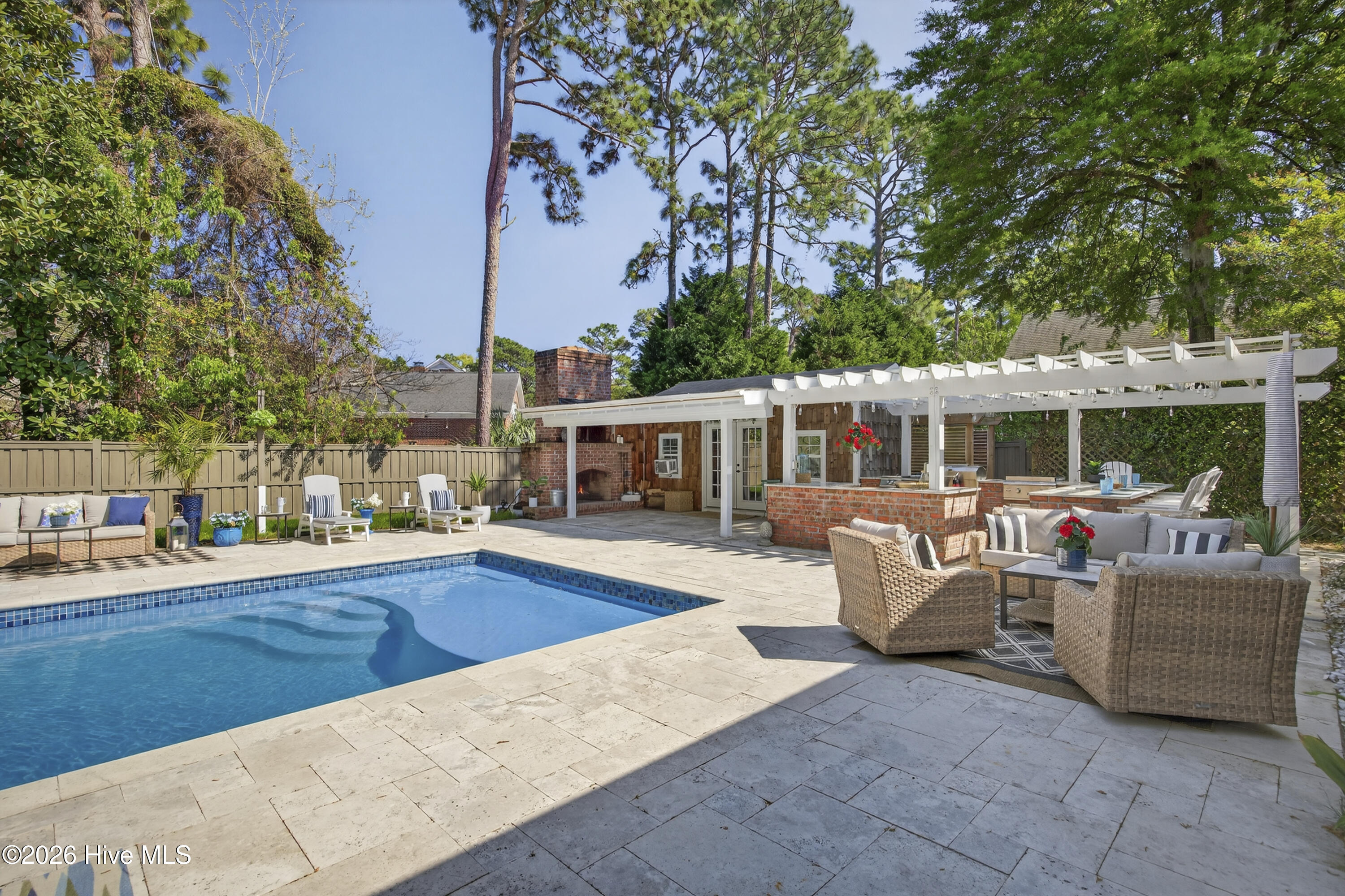 100564665 | Photo 60