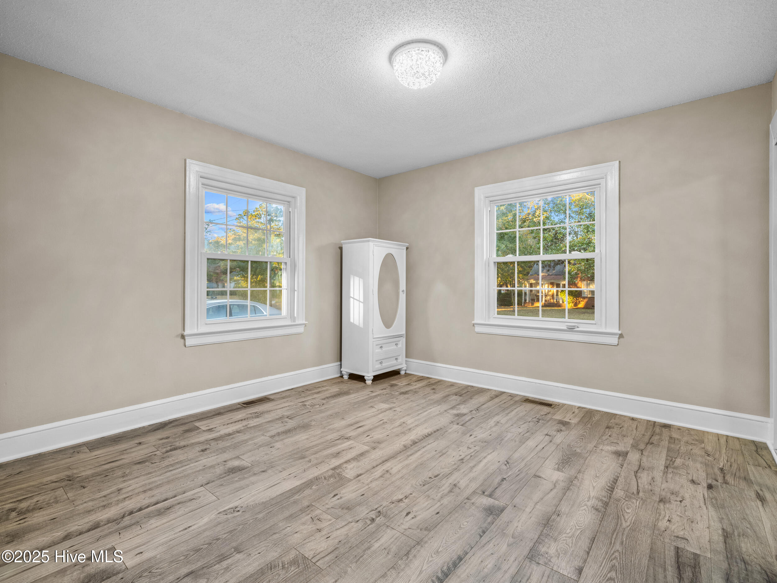 100536192 | Photo 23