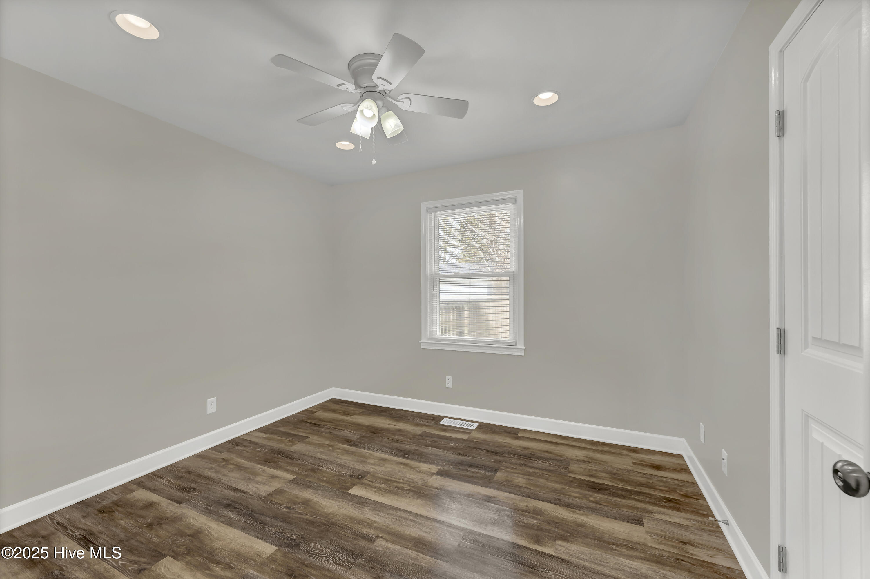 100543844 | Photo 19