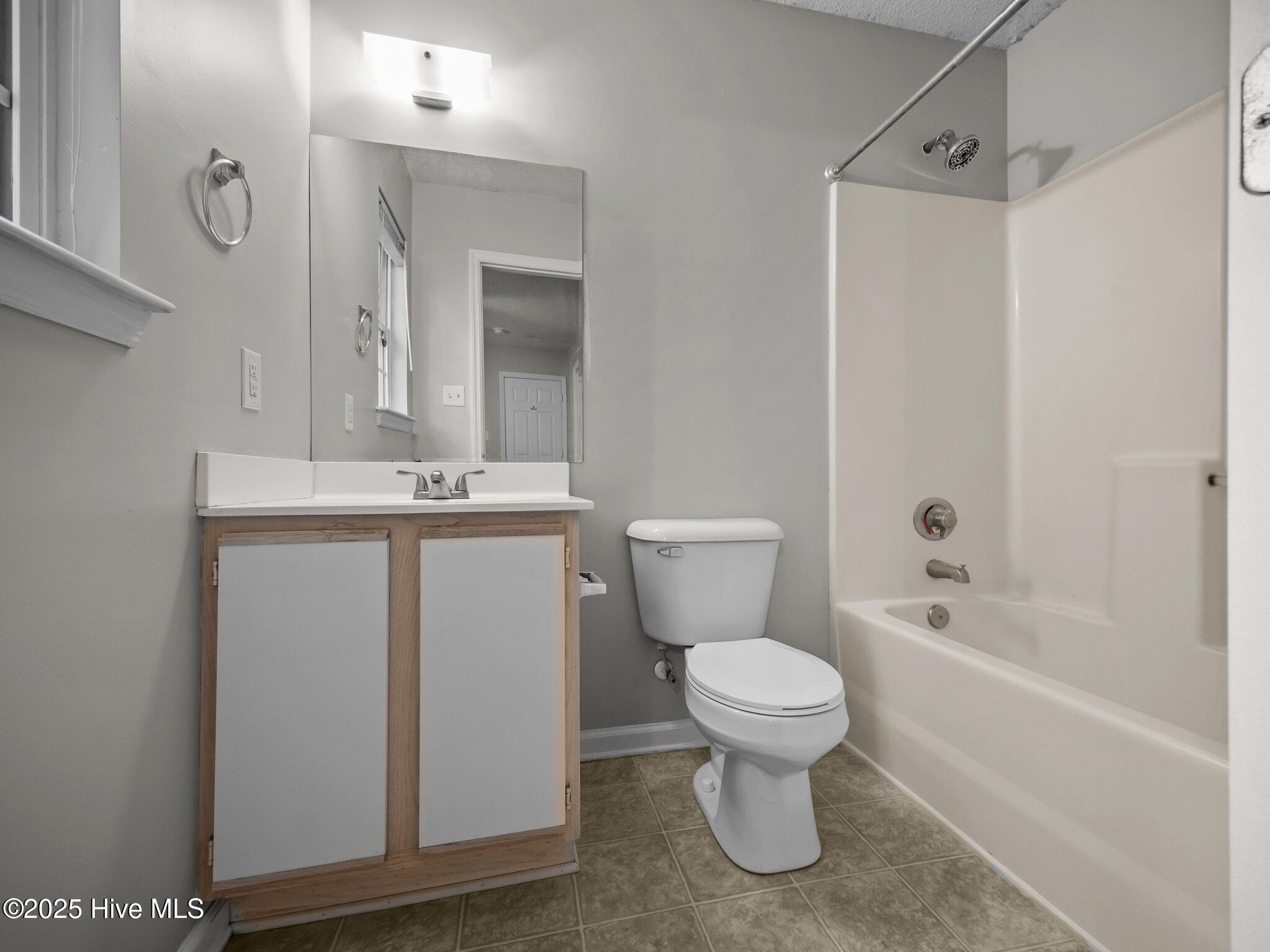 100570696 | Photo 16