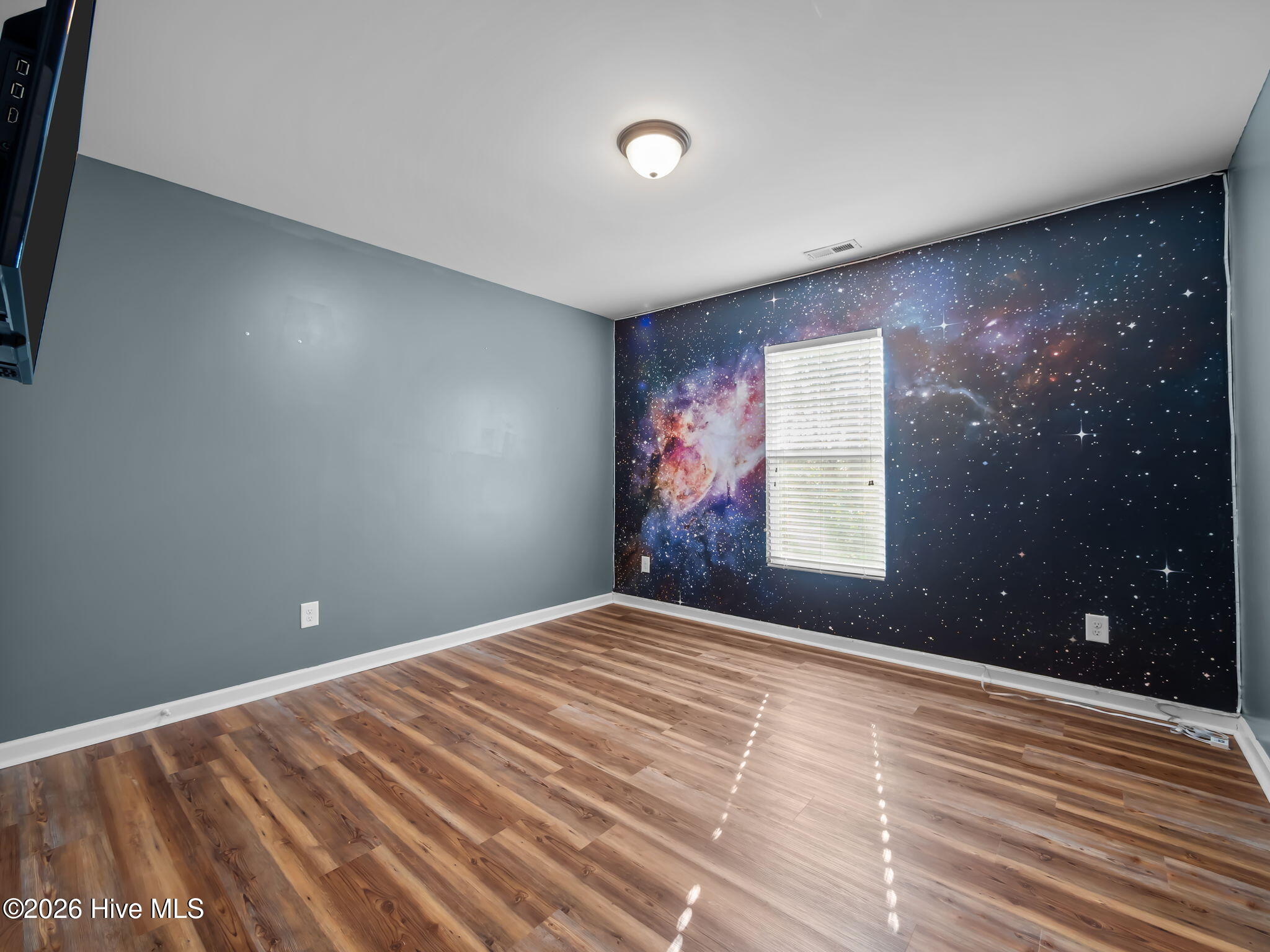 100548967 | Photo 19