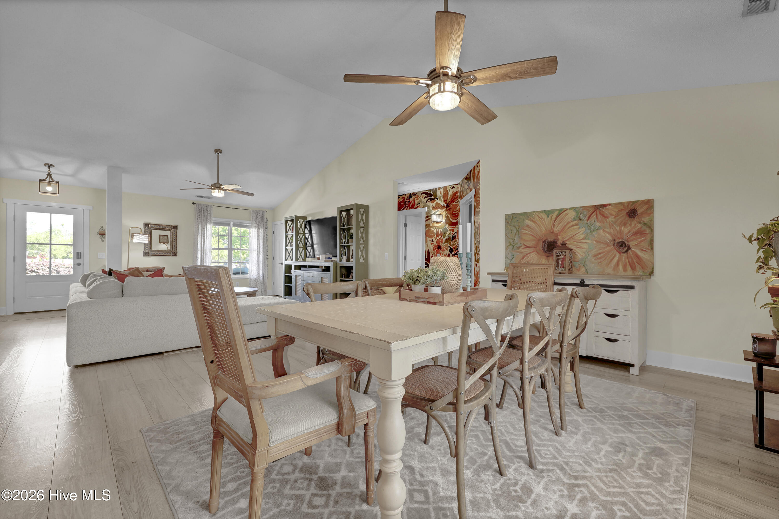 100569381 | Photo 17