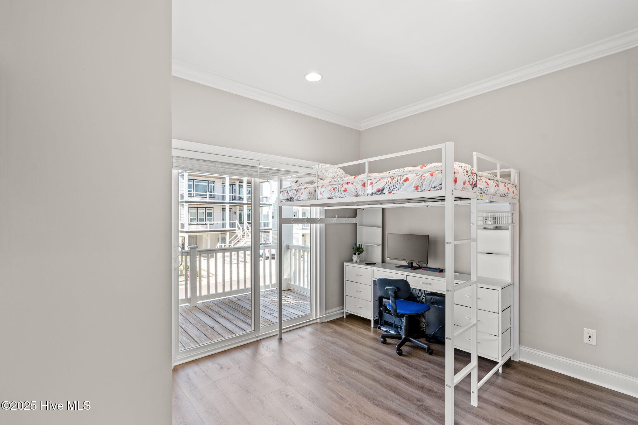 100535074 | Photo 28