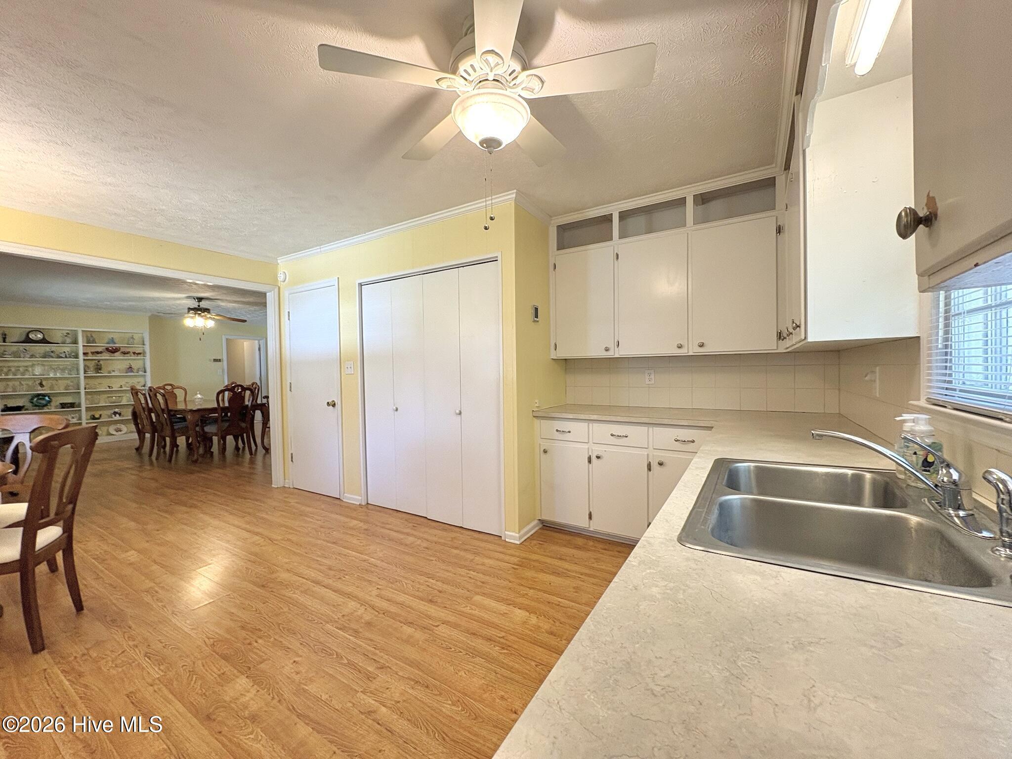 100562986 | Photo 23