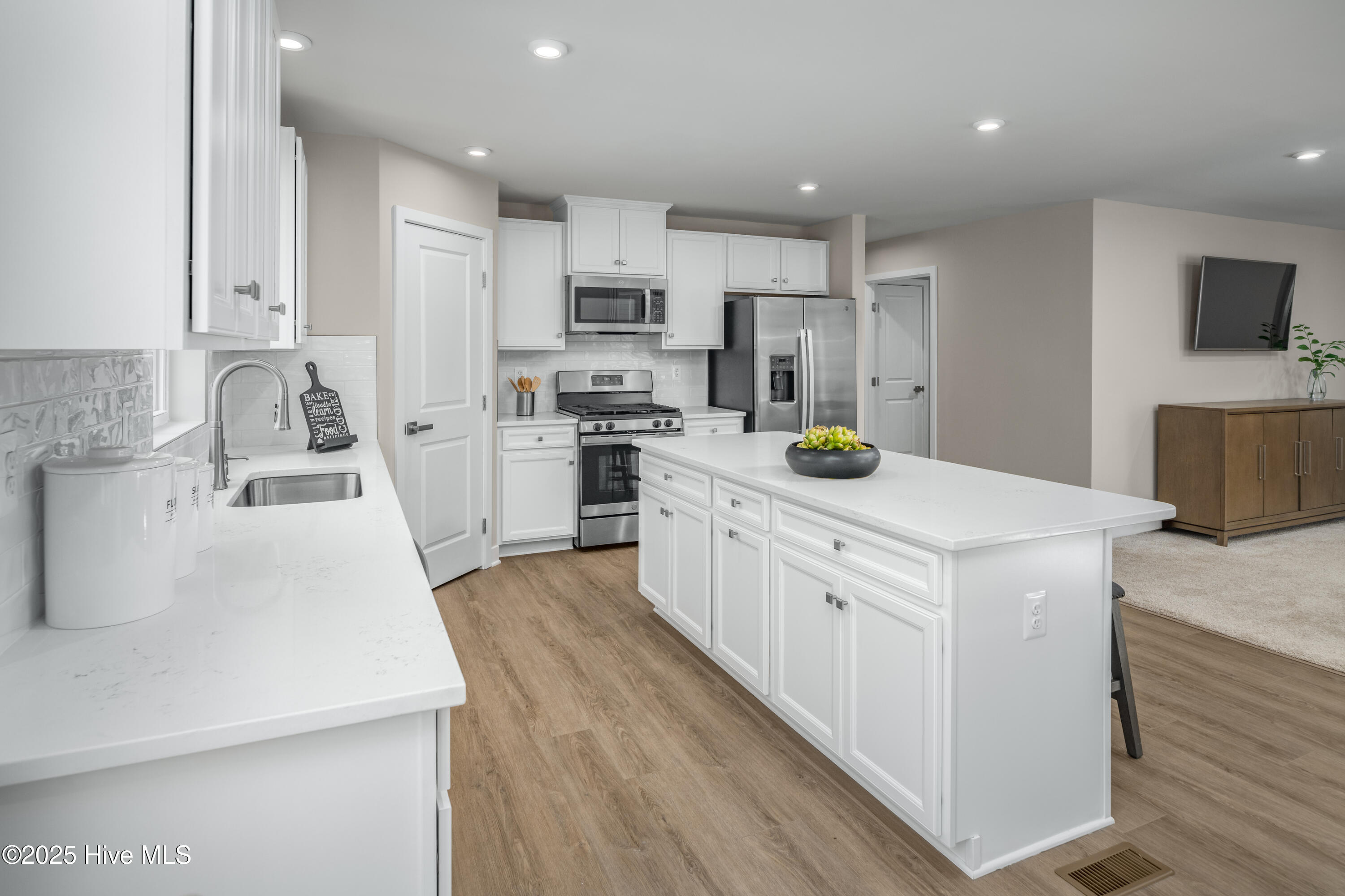 100562486 | Photo 12