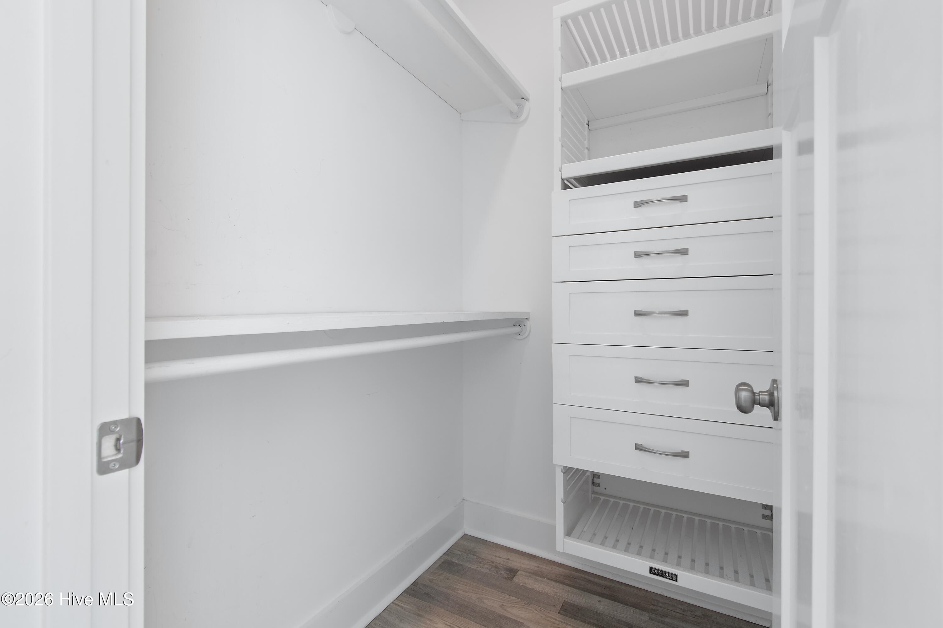 100567916 | Photo 39