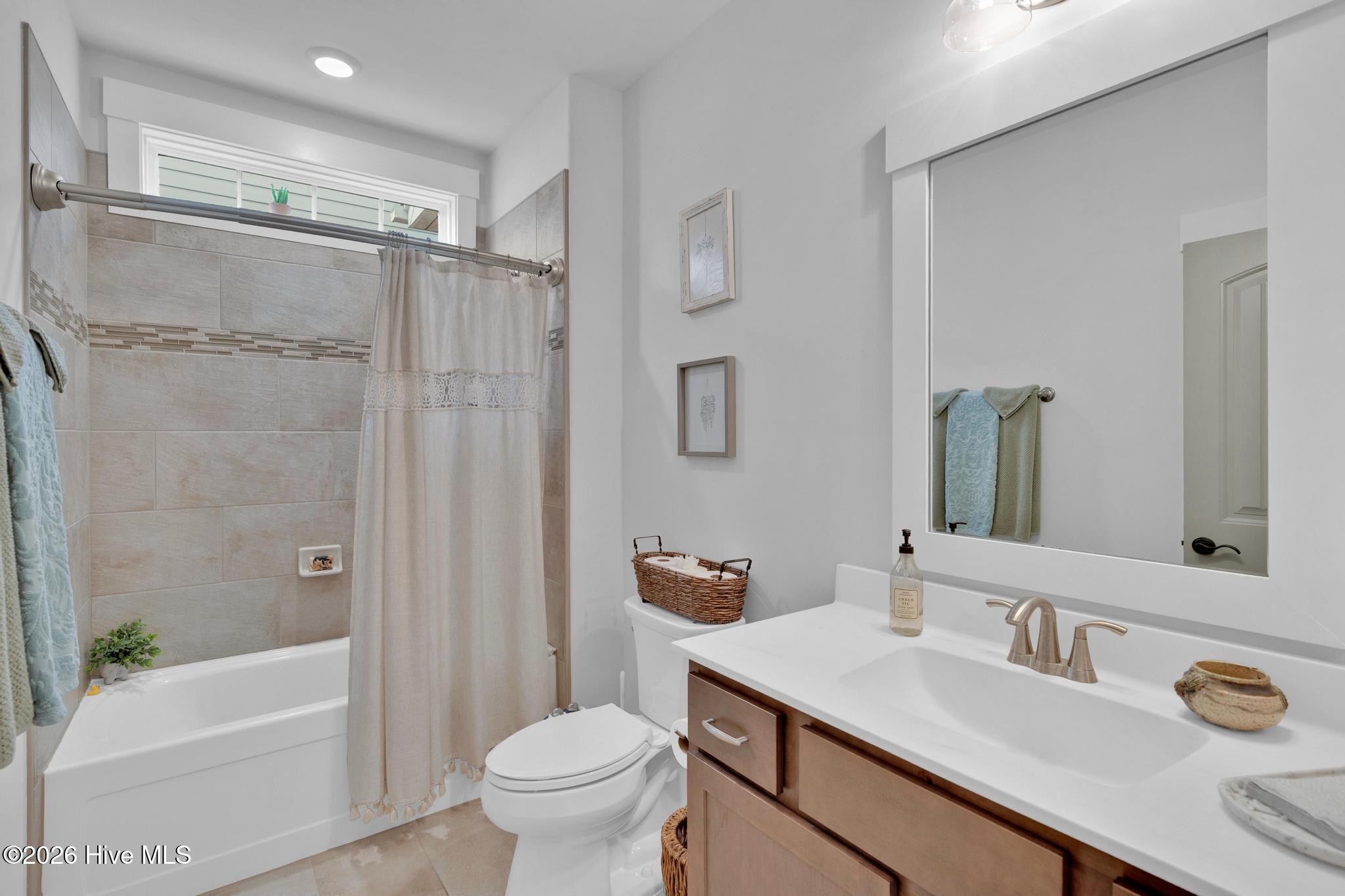 100561438 | Photo 32