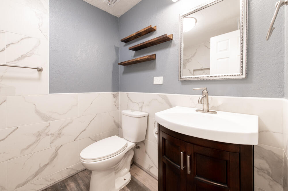 Full Guest Bathroom!