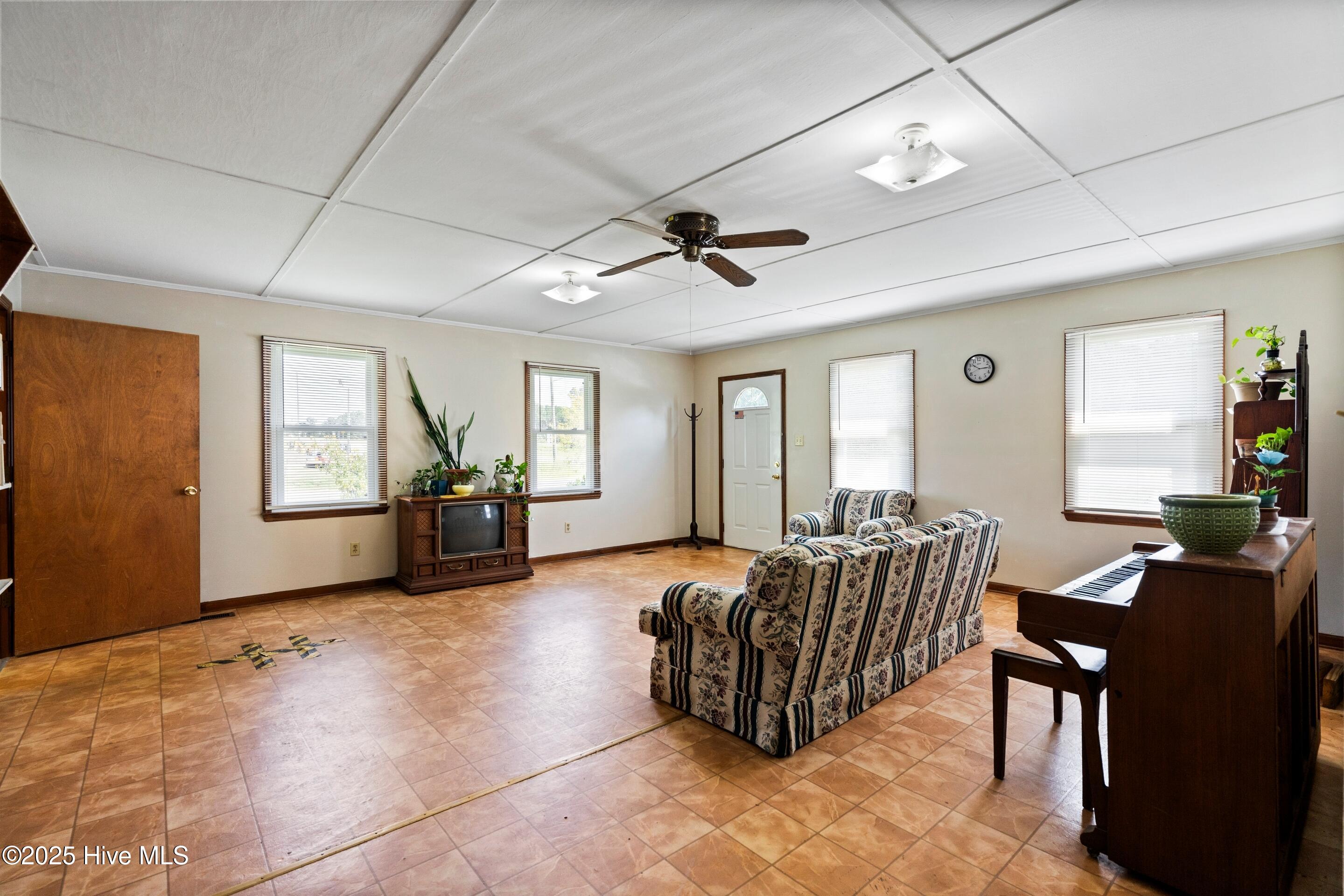 100528084 | Photo 20