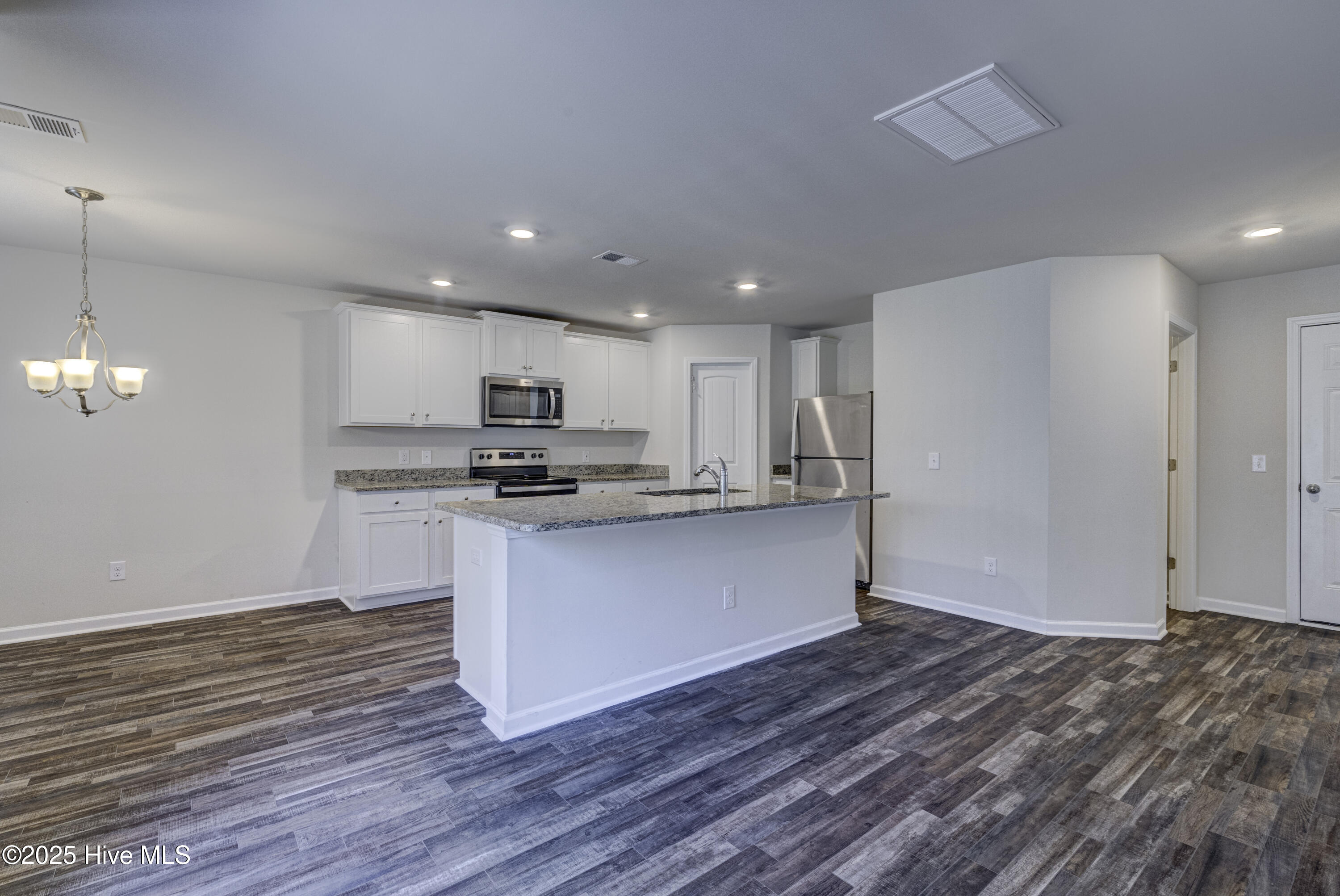 100528230 | Photo 17