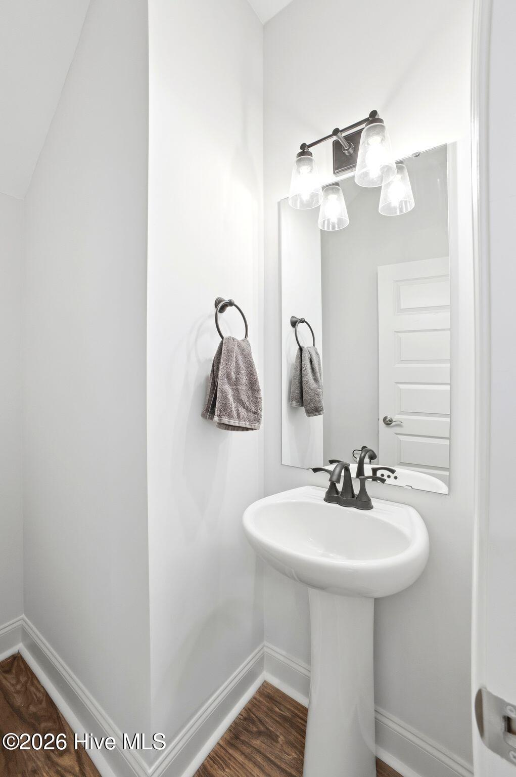 100568135 | Photo 51