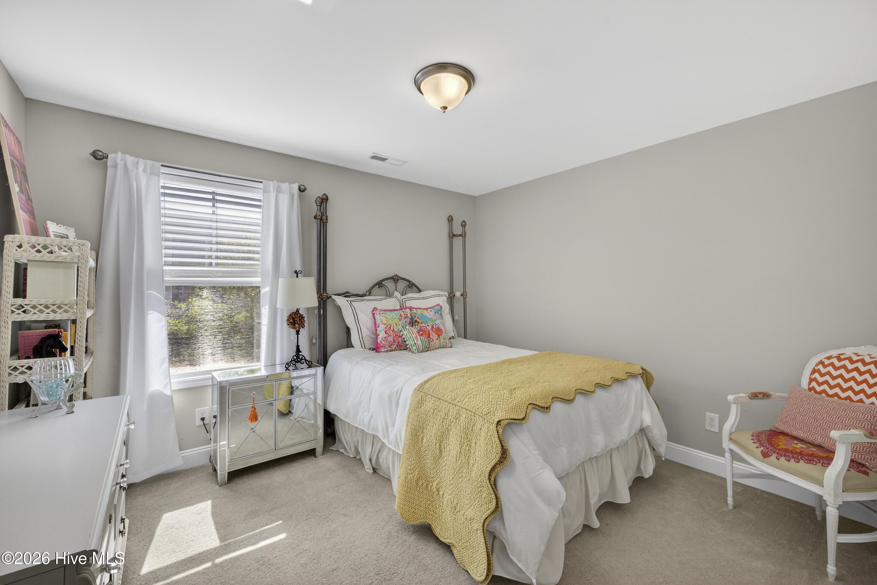 100569203 | Photo 19