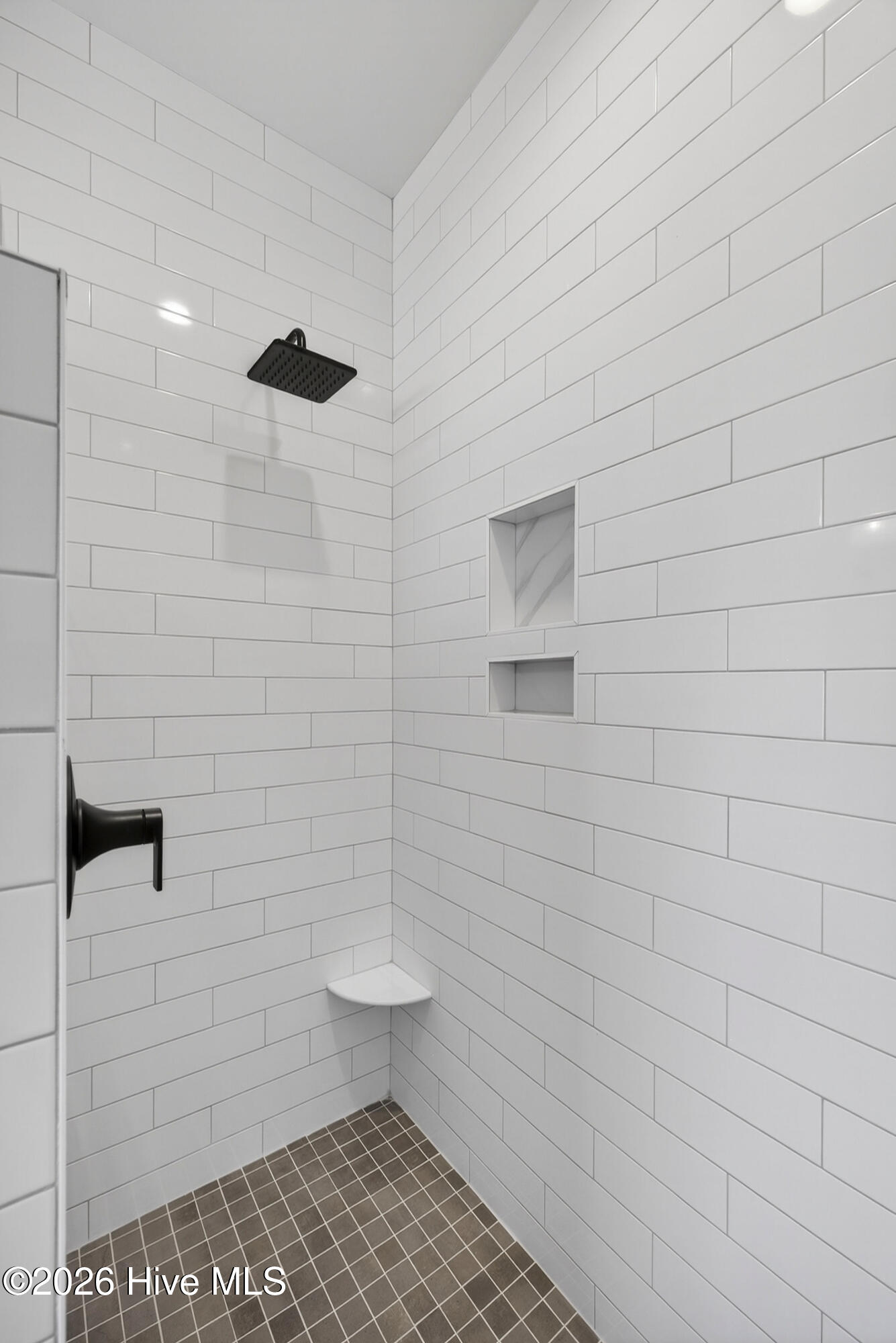 100560917 | Photo 24