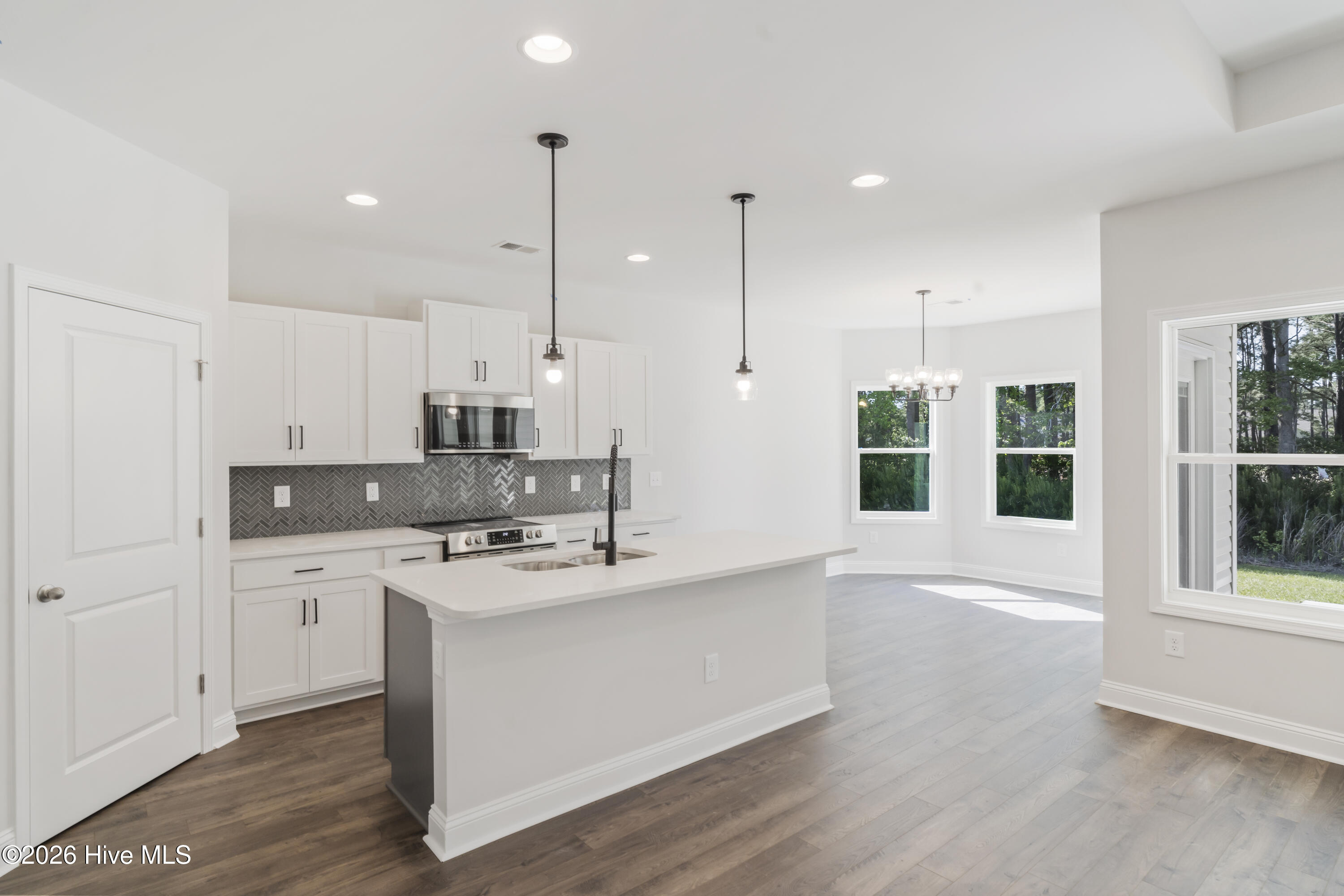 100553505 | Photo 12